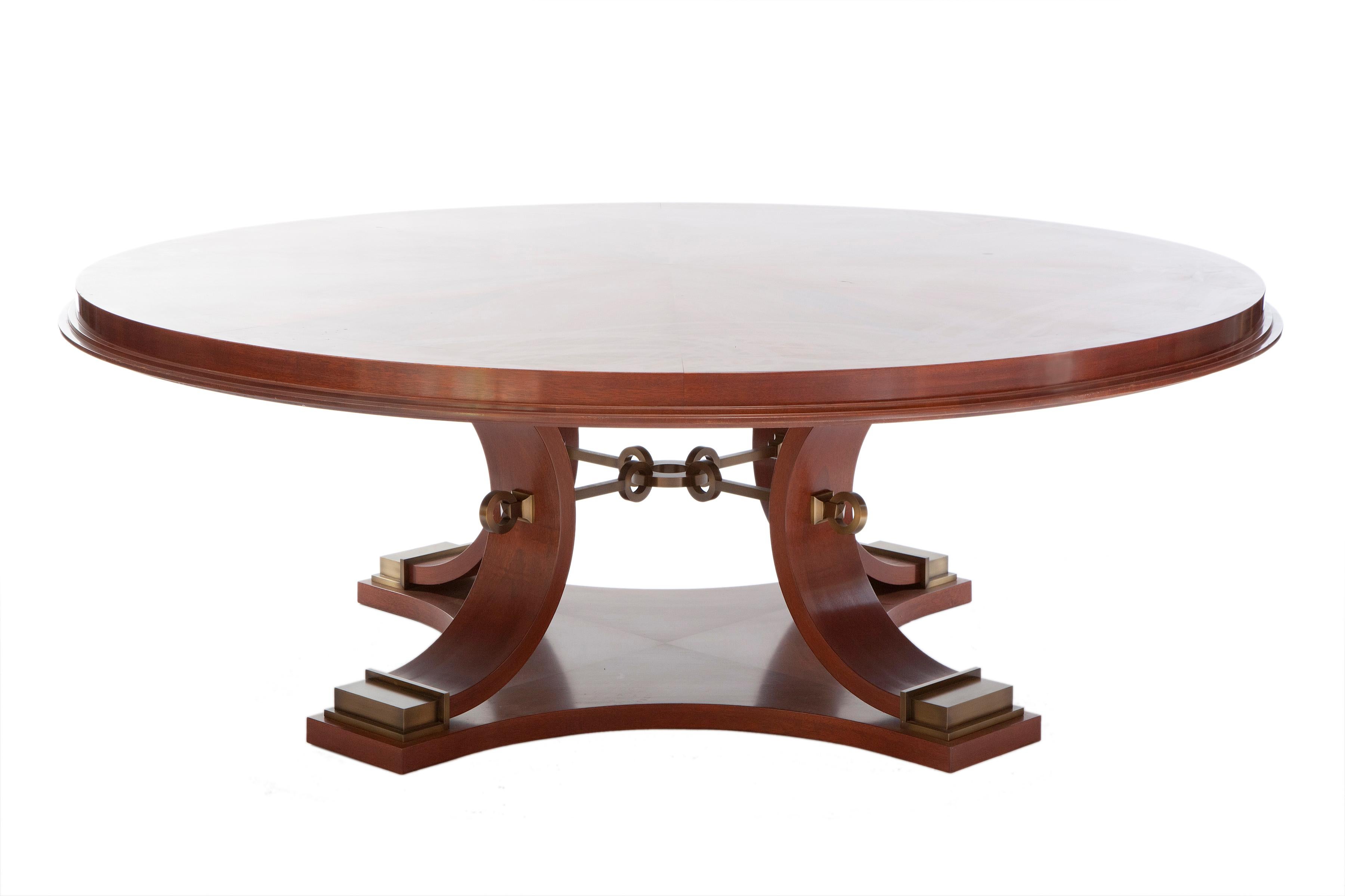 Mahogany and Brass Dinning Table by Thierry Despont Custom Excellent état - En vente à Hudson, NY