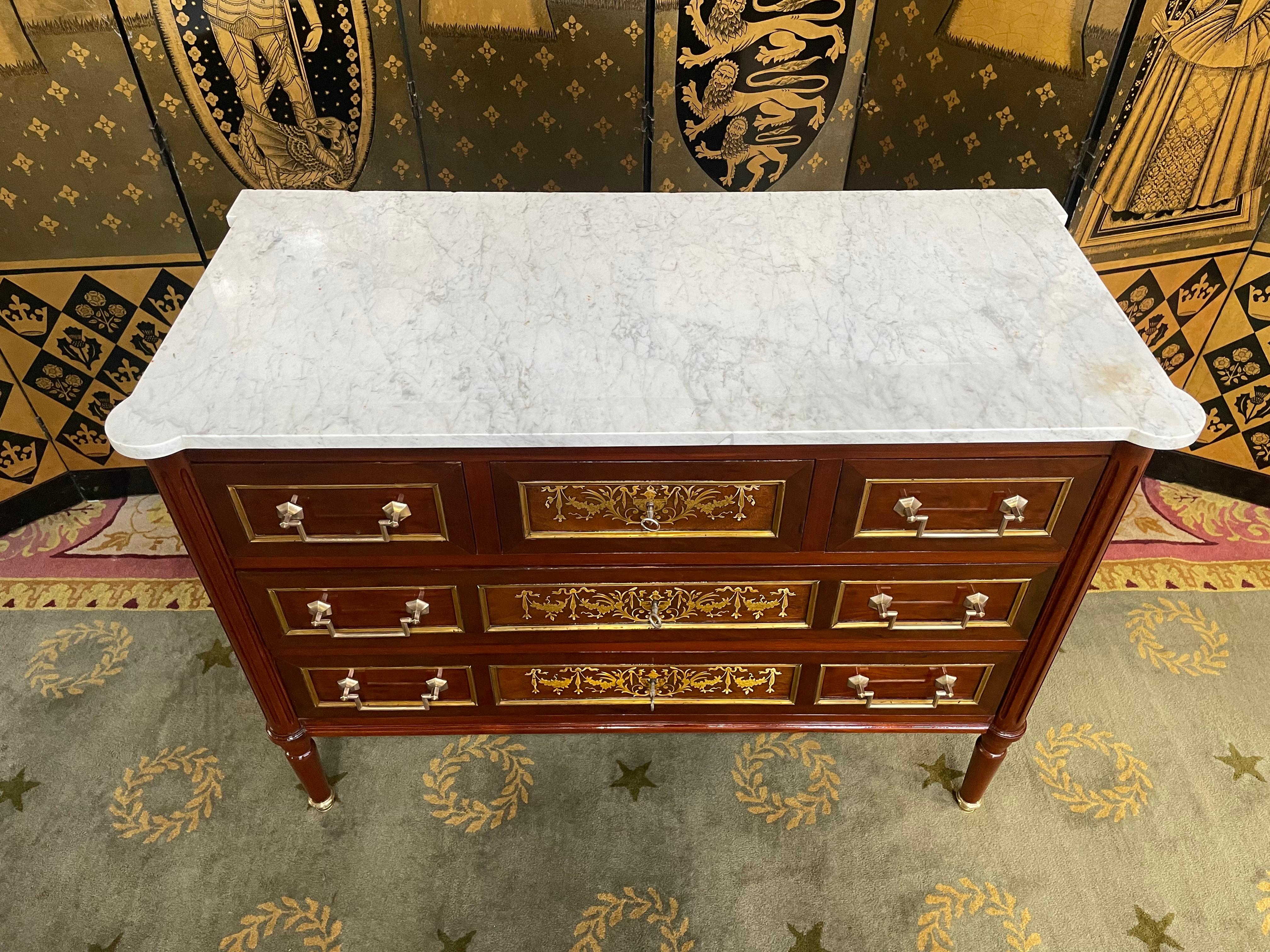Louis XVI style chest of drawers in mahogany veneer with mahogany and amaranth.

Brass ornament and carrare marble tray.

Fully restored by Pascal Sedillot cabinet maker of Art with buffer varnish.