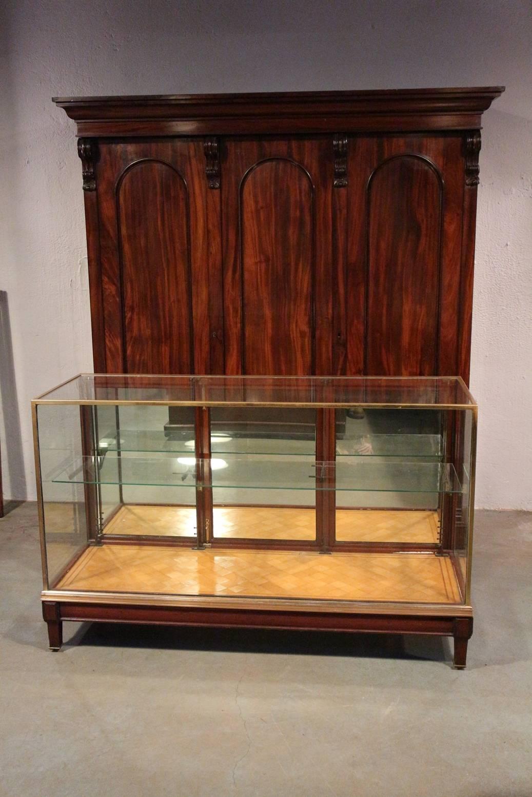 Mahogany and Brass Shop Counter by E. Pollards & Co In Excellent Condition In Eindhoven, NL