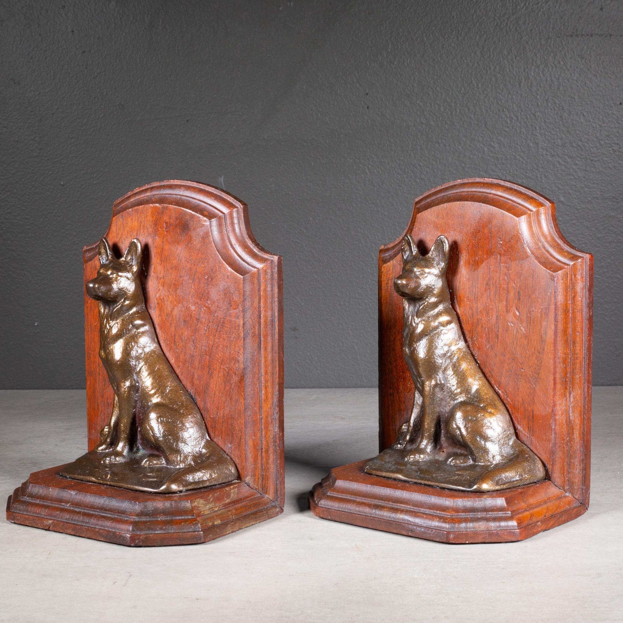 ABOUT

An original pair of bronze plate German Shepherd bookends mounted on Mahogany bases with original felt and label. 

    CREATOR Littco Products. 
    DATE OF MANUFACTURE c.1940
    MATERIALS AND TECHNIQUES Bronze Plate, Mahogany. 
   