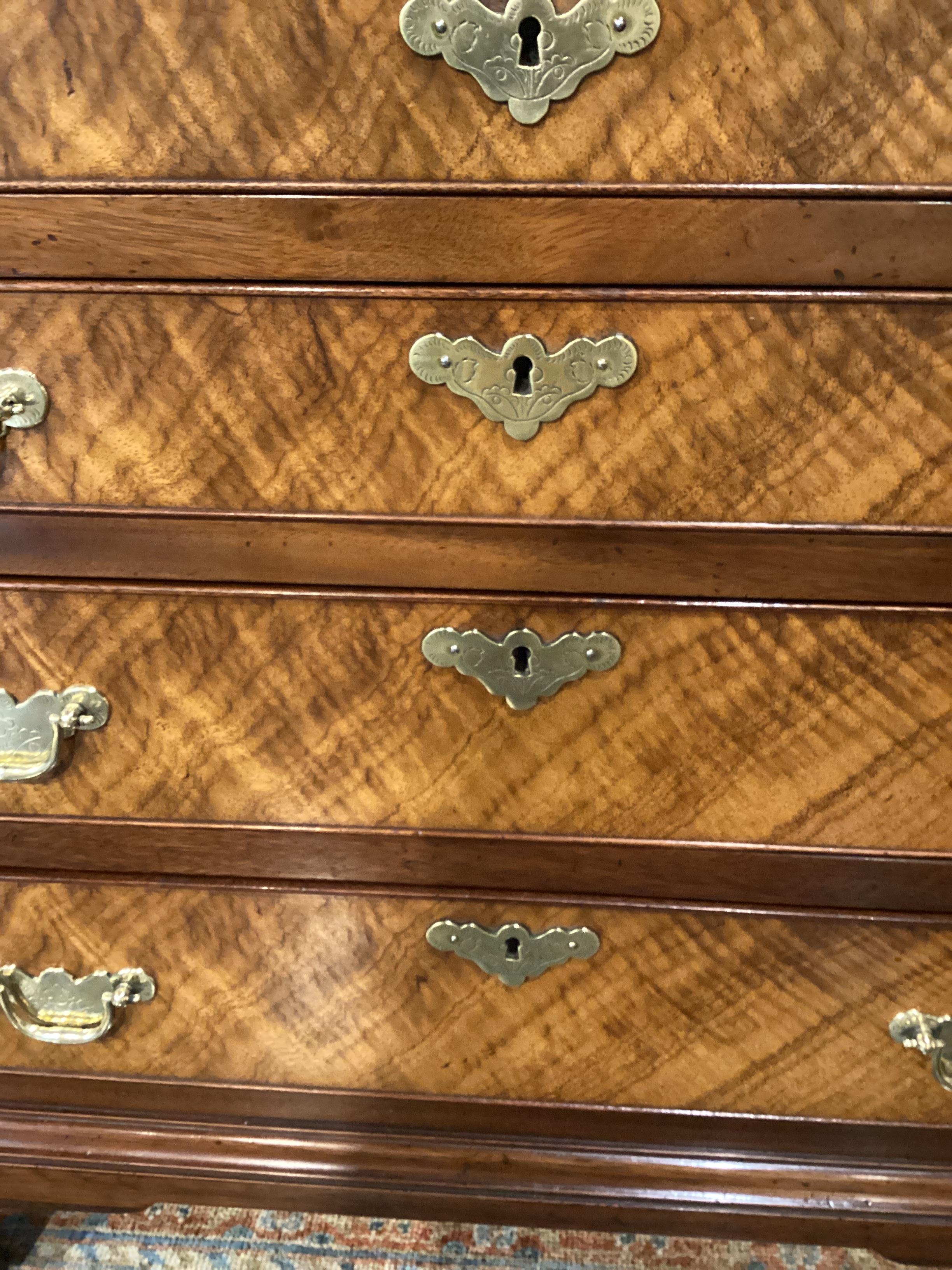 20th Century Mahogany and Burled Wood Bachelors Chest by Beacon Hill Collection  For Sale
