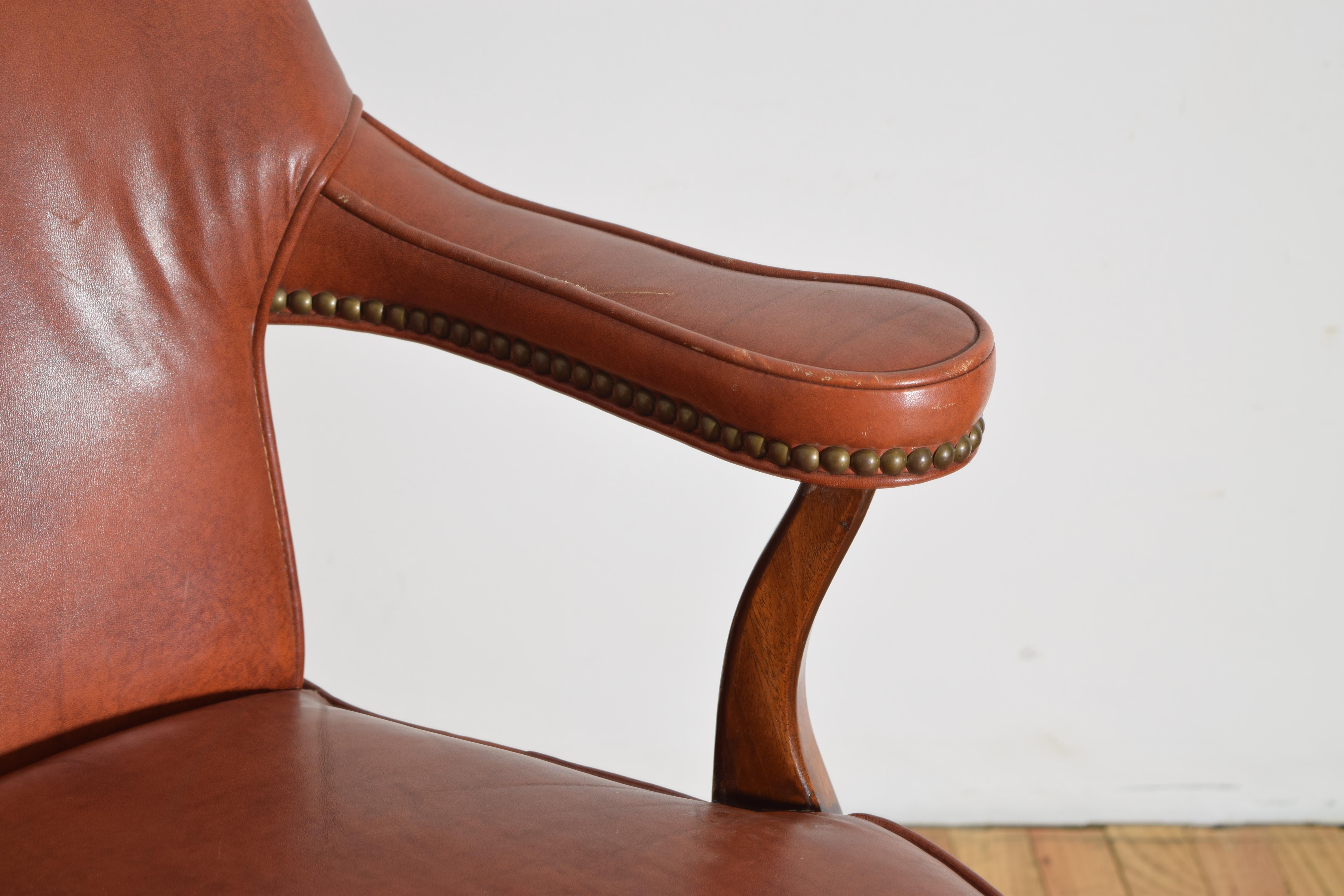 Fauteuil en acajou et en simili-cuir, 3e quart du 20e siècle en vente 1