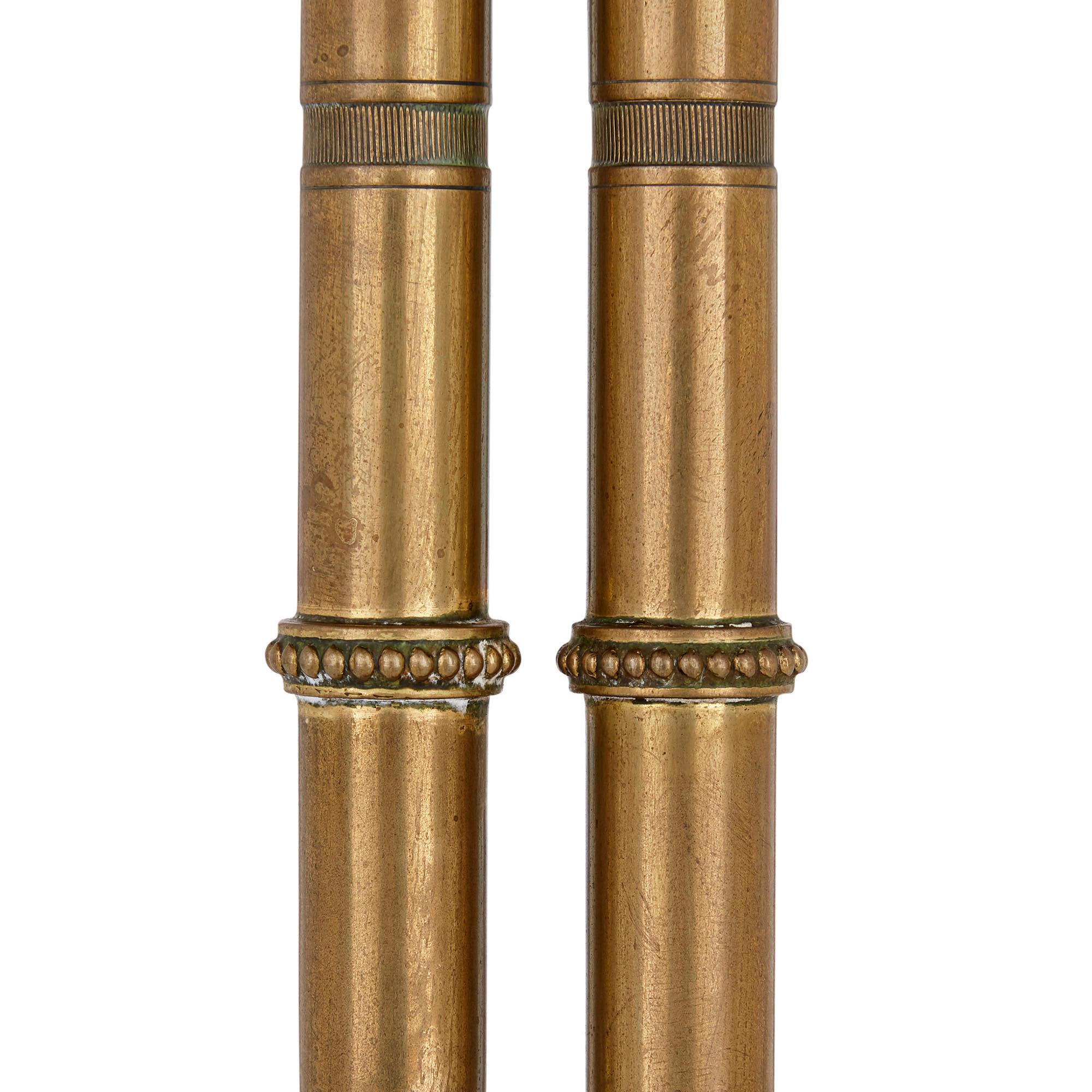 Beistelltisch aus Mahagoni und vergoldeter Bronze in der Art von Weisweiler (19. Jahrhundert) im Angebot