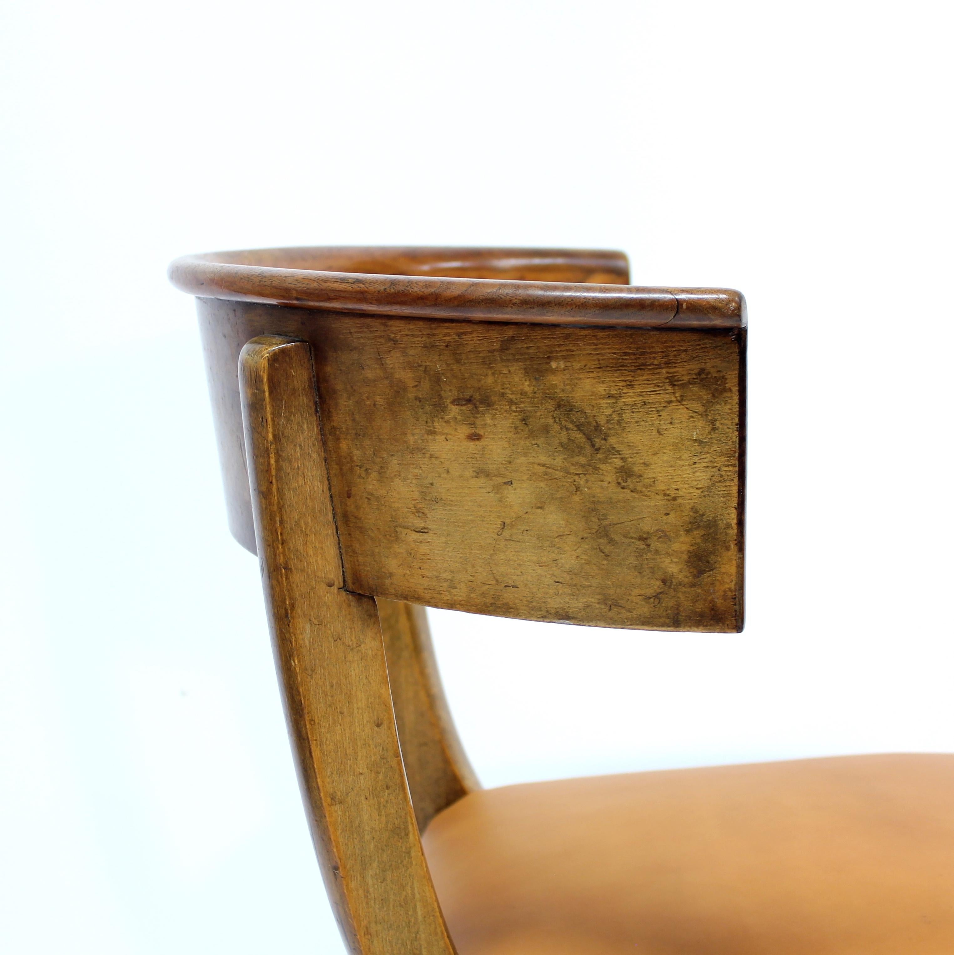 Sedia Klismos in mogano e pelle, inizio XX secolo in vendita 7