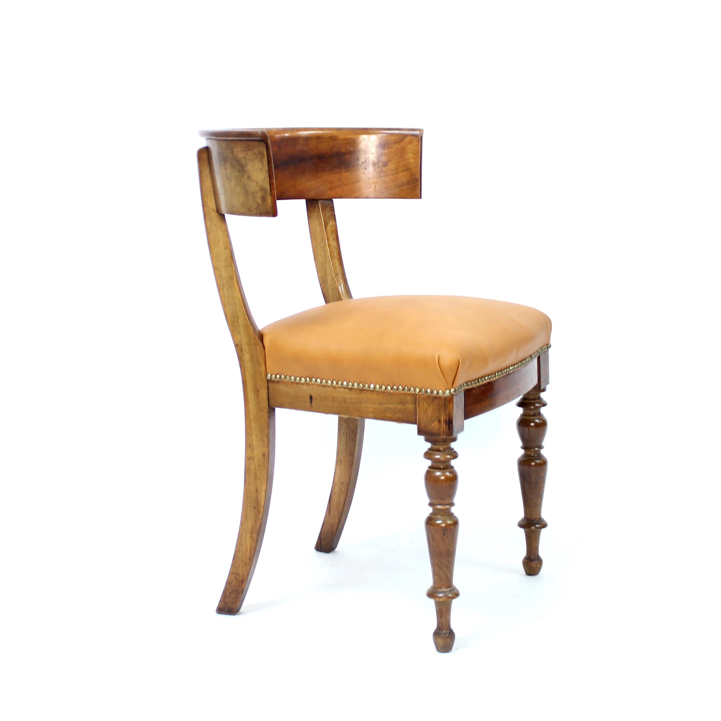 Pelle Sedia Klismos in mogano e pelle, inizio XX secolo in vendita