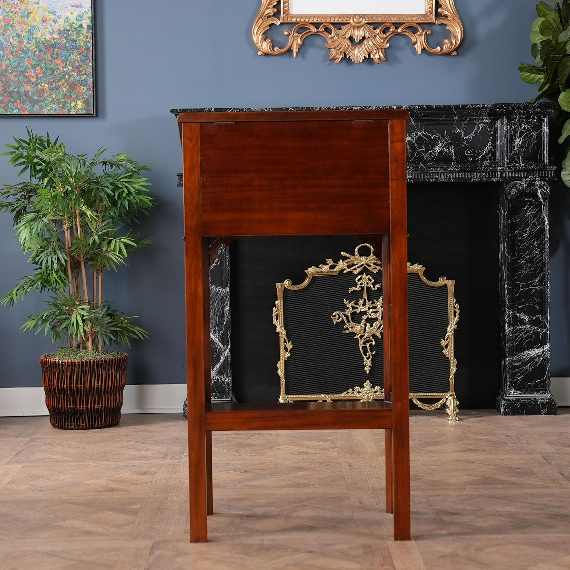 Mahogany and Leather Lectern For Sale 1