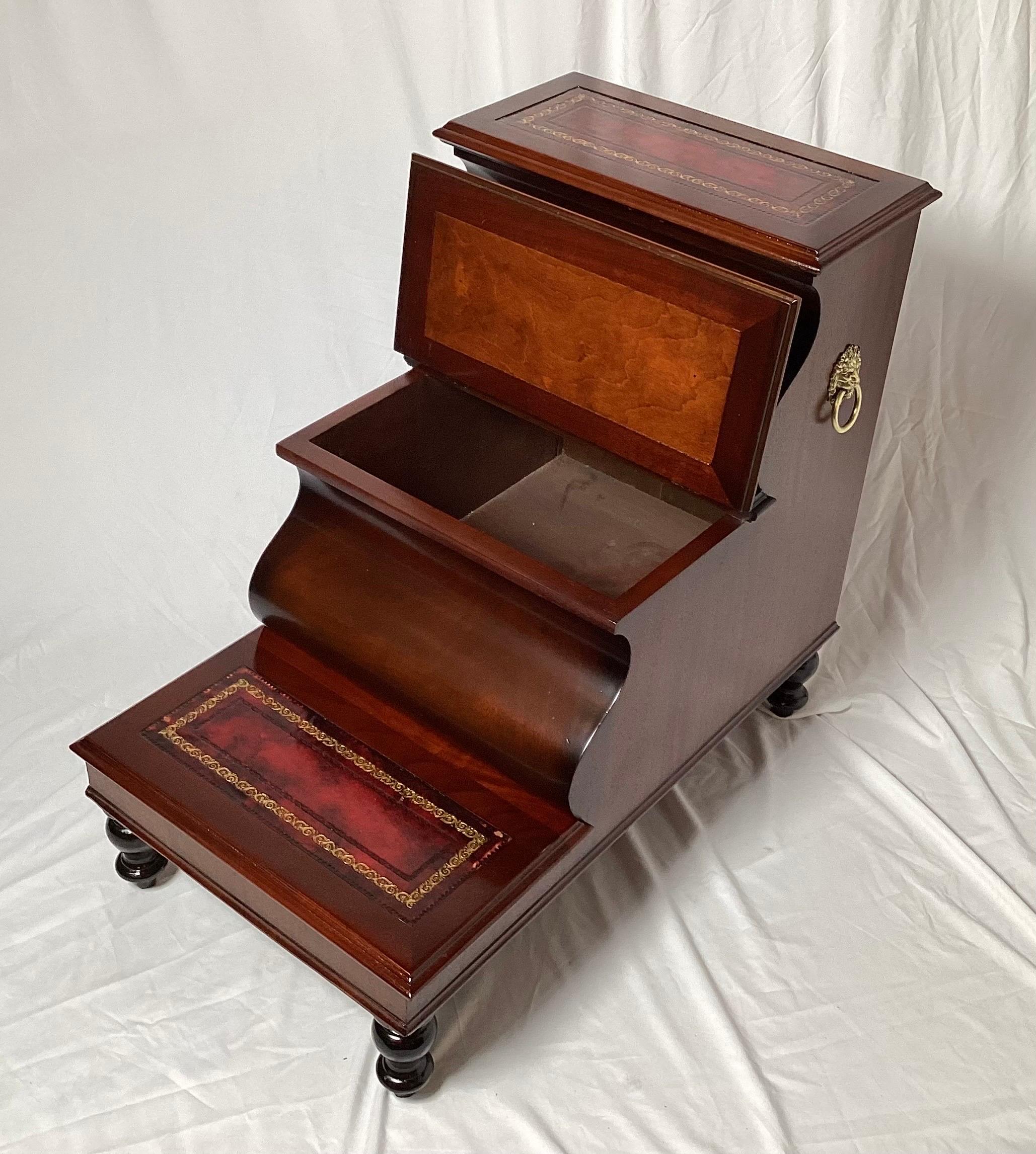 Mahogany and Leather Library Steps In Excellent Condition In Lambertville, NJ