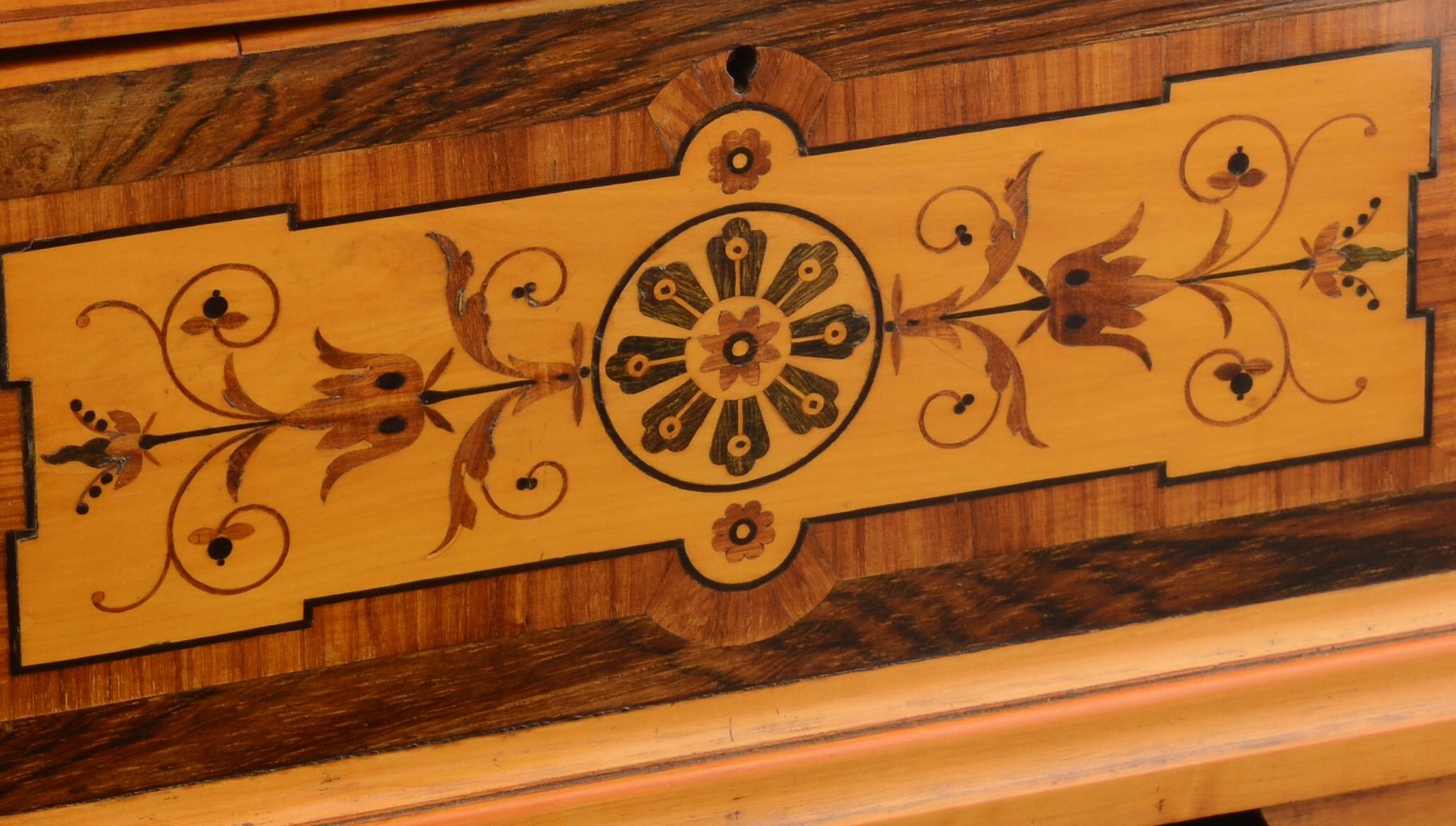 Caja de marquetería, madera de limonero, palo santo, palisandro, caoba. Siglo XIX Europeo en venta