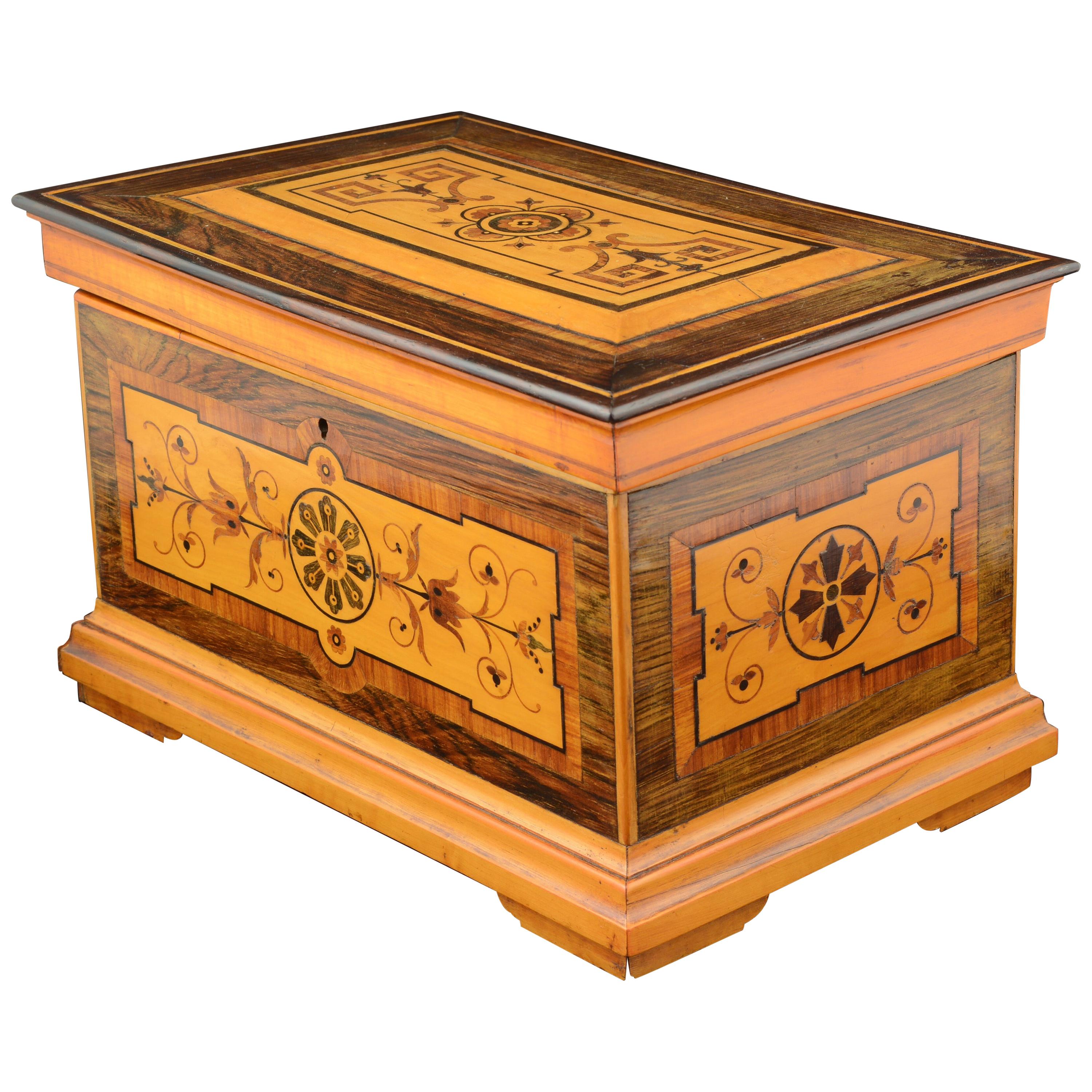 Caja de marquetería, madera de limonero, palo santo, palisandro, caoba. Siglo XIX en venta