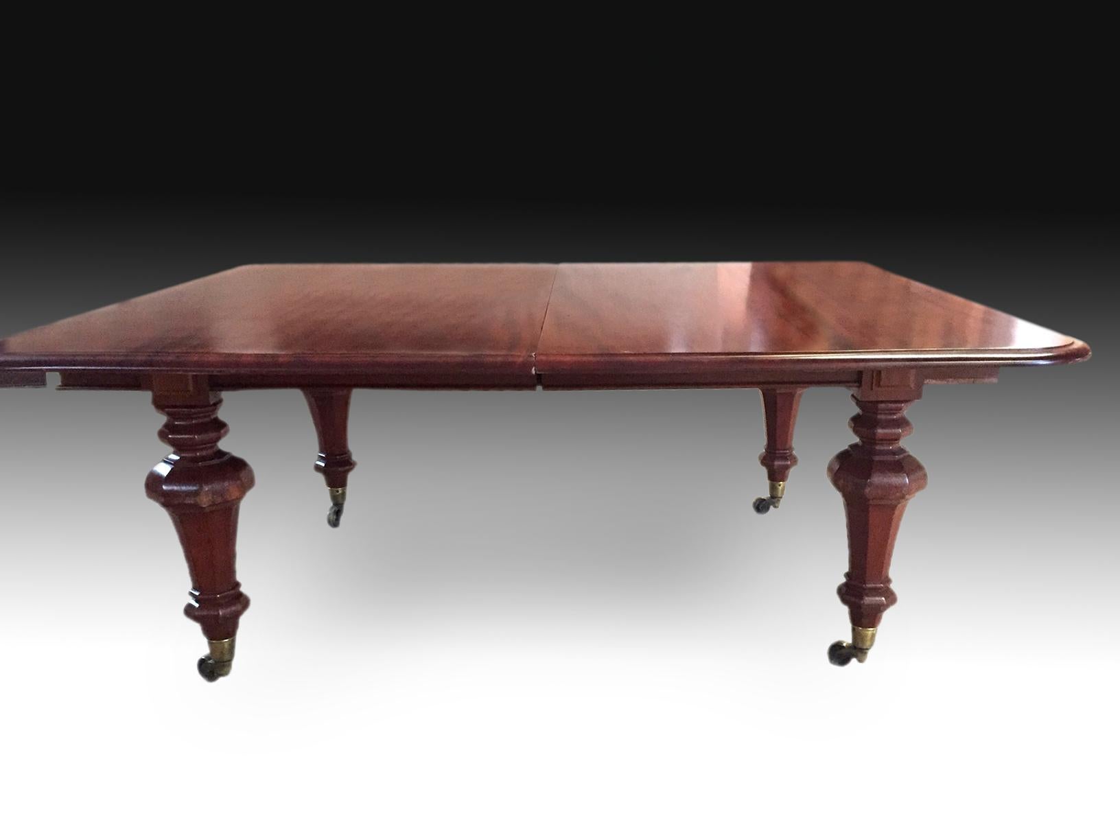 Victorien Table à manger à rallonge extensible en acajou et métal. Angleterre, XIXe siècle en vente