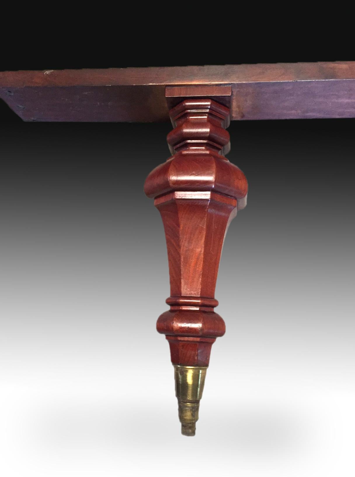 Mahogany and Metal Extensible Dining Table. England, 19th Century In Fair Condition For Sale In Madrid, ES