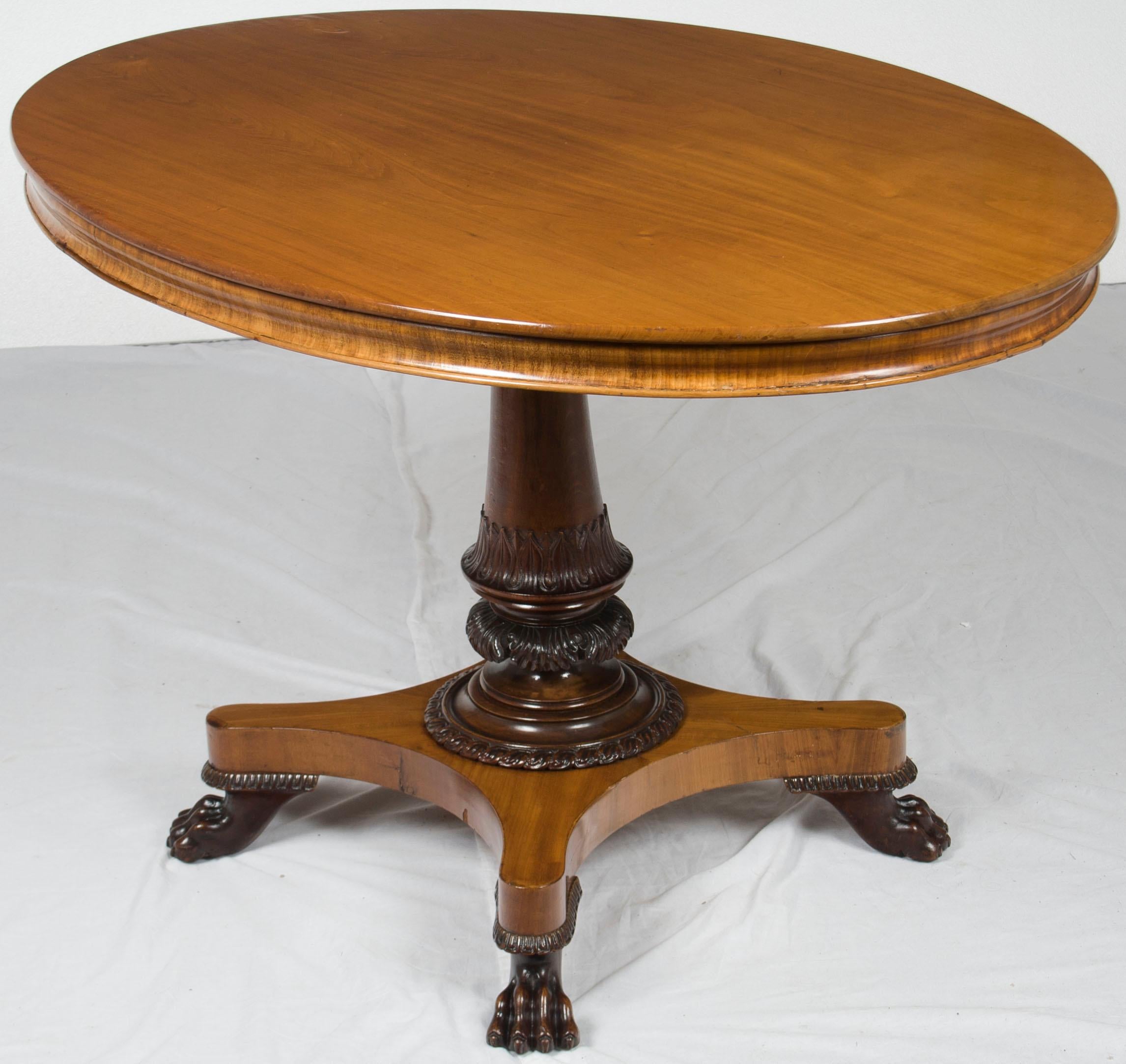 Mahogany and Oak Empire Style Large Oval Center Foyer Table Claw Foot Pedestal (Spätes 19. Jahrhundert) im Angebot