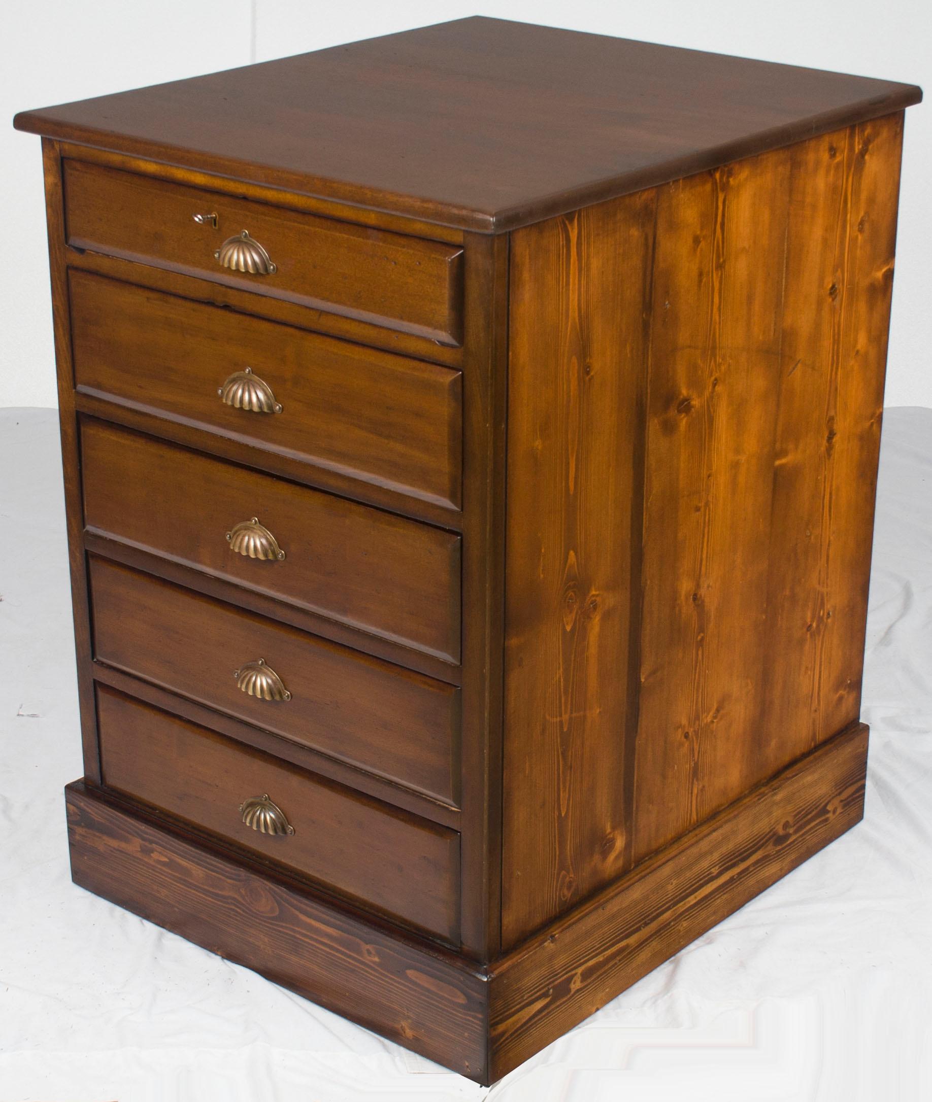 Mahogany and Pine Five Drawer Map Plan Chest of Drawers Dresser In Good Condition For Sale In Atlanta, GA