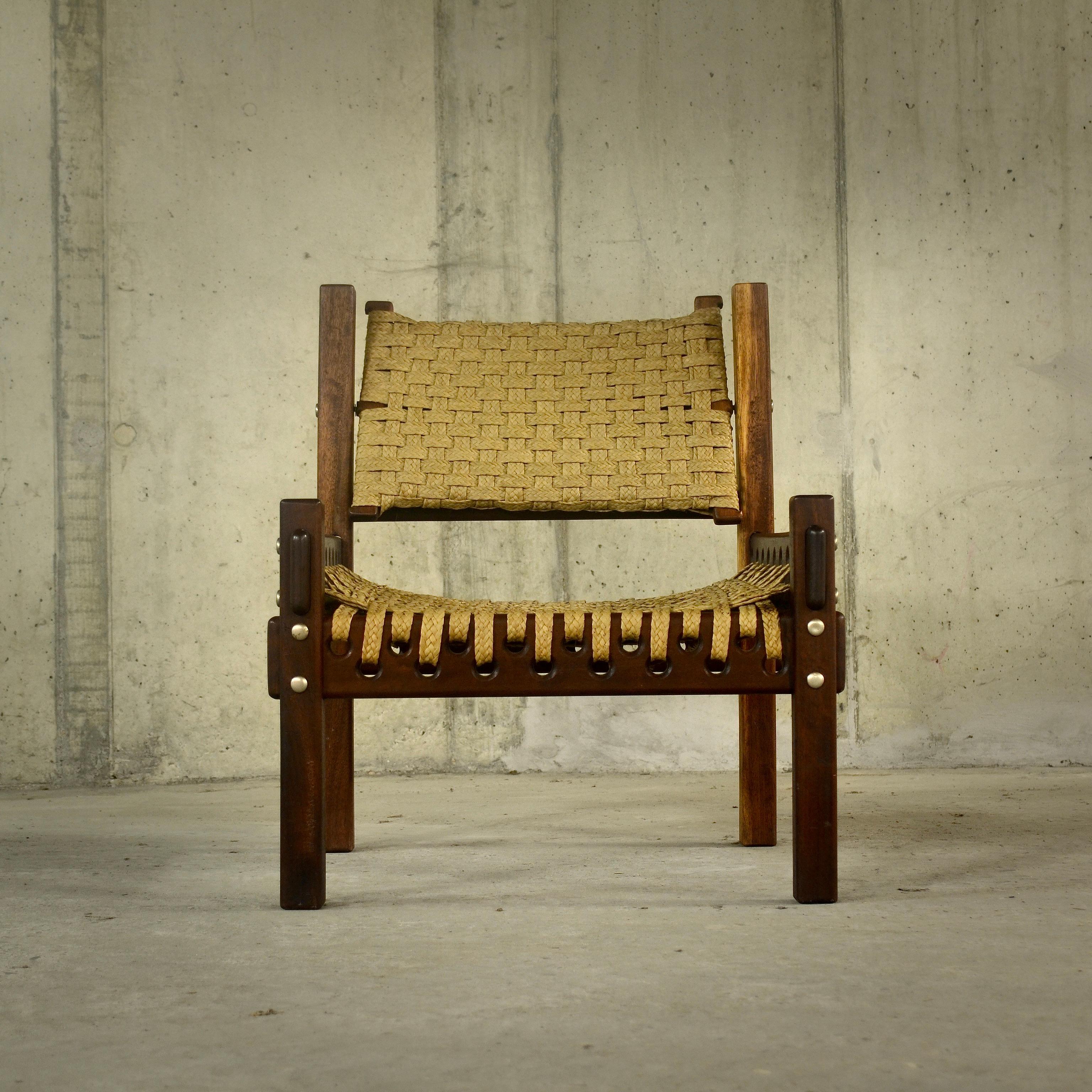 Mahogany and woven palm fiber armchairs, 1960s In Good Condition For Sale In La Tour-de-Peilz, CH