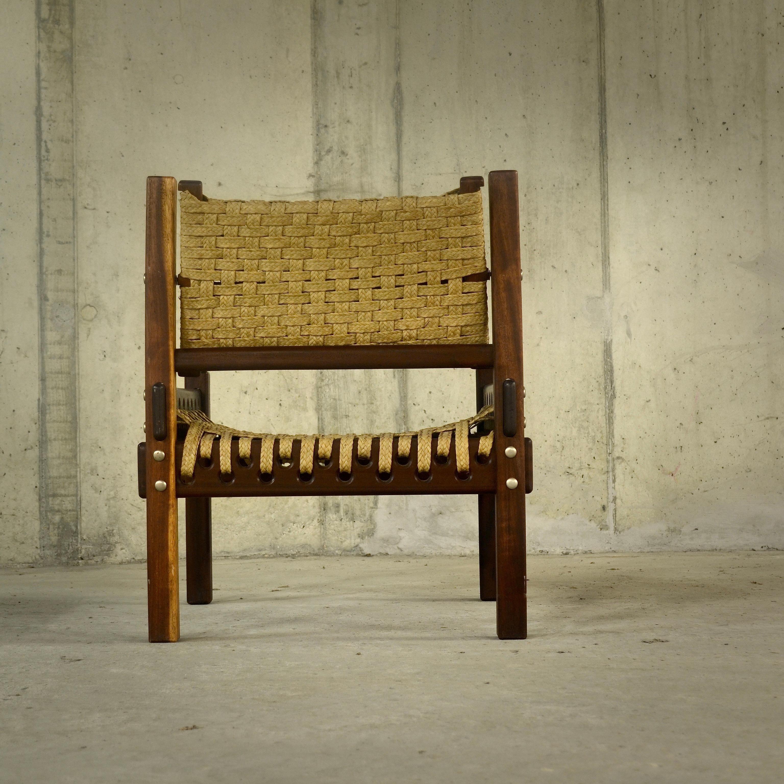 Sessel aus Mahagoni und geflochtenem Palmfaser, 1960er-Jahre im Angebot 1