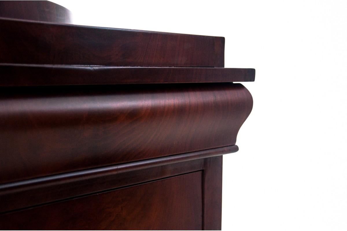 Commode ancienne en acajou, Europe du Nord, fin du XIXe siècle. en vente 3