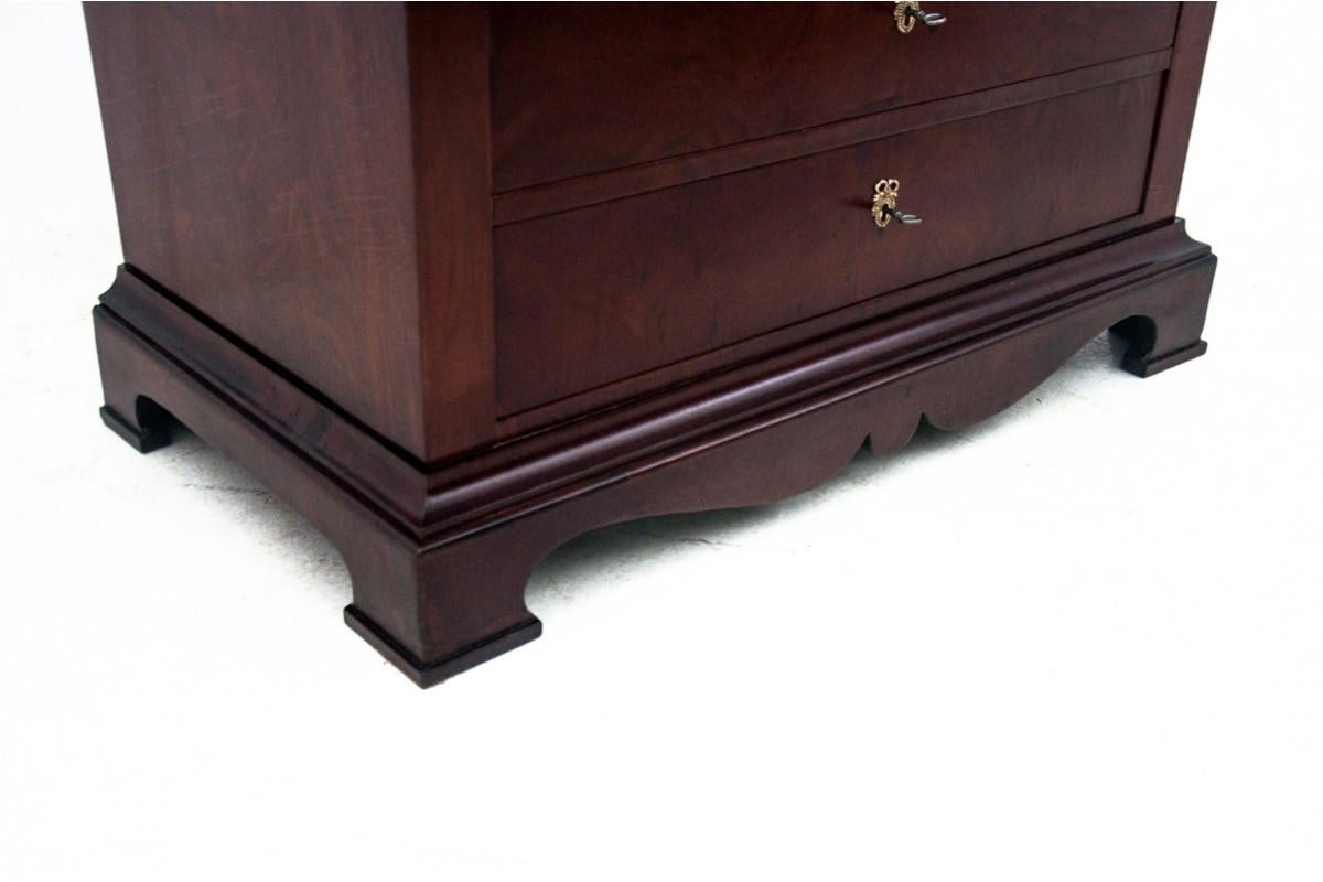 Commode ancienne en acajou, Europe du Nord, fin du XIXe siècle. en vente 5