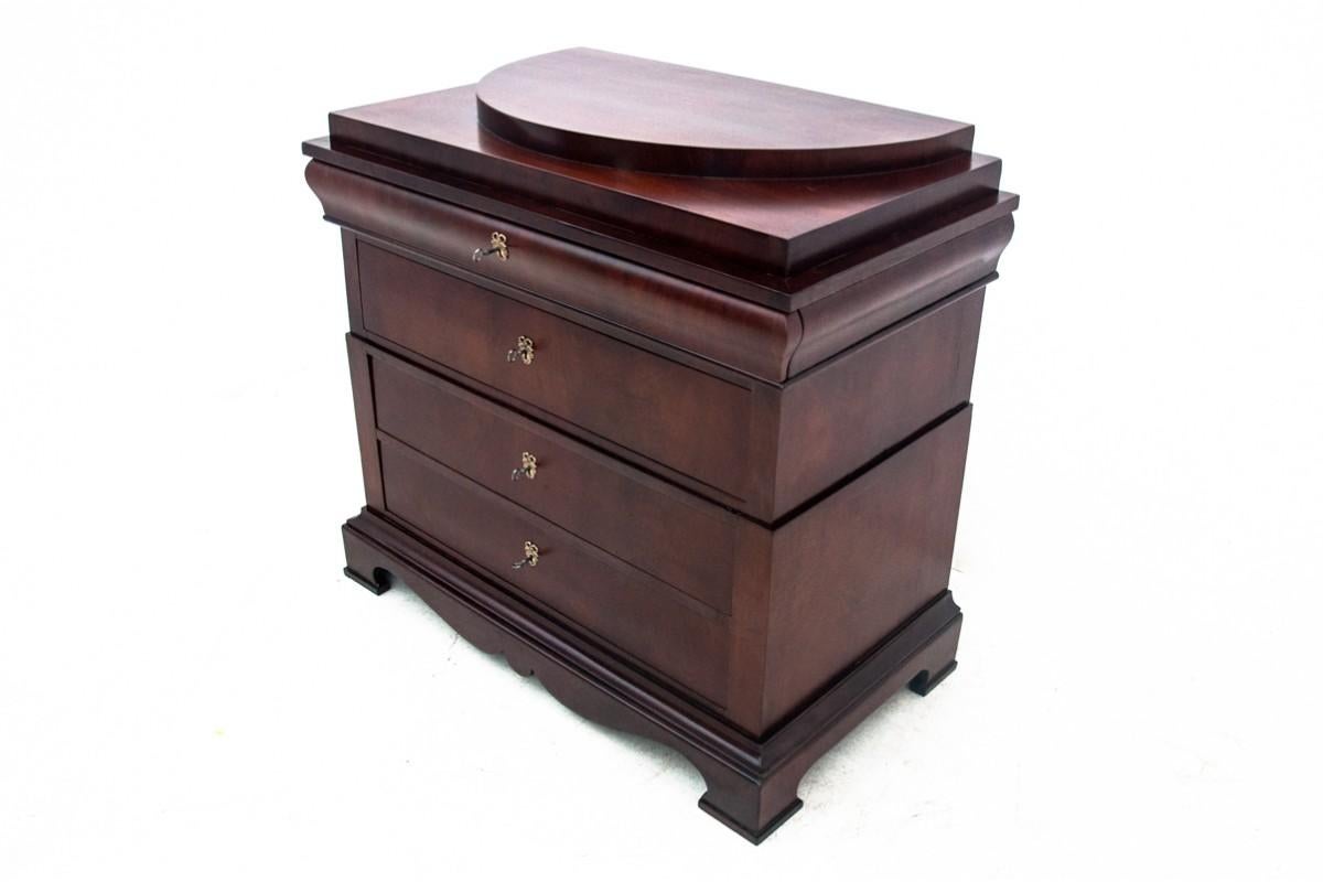 Norwegian Mahogany antique chest of drawers, Northern Europe, late 19th century.  For Sale