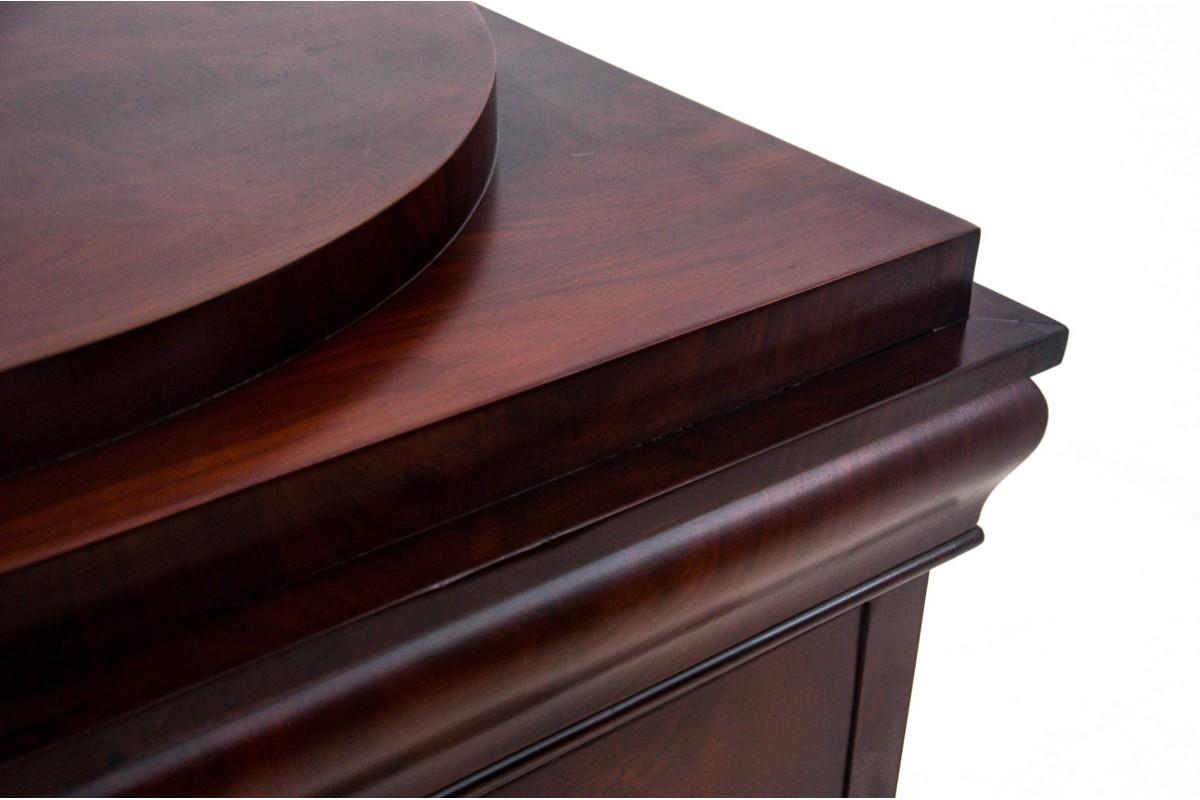 Commode ancienne en acajou, Europe du Nord, fin du XIXe siècle. en vente 2