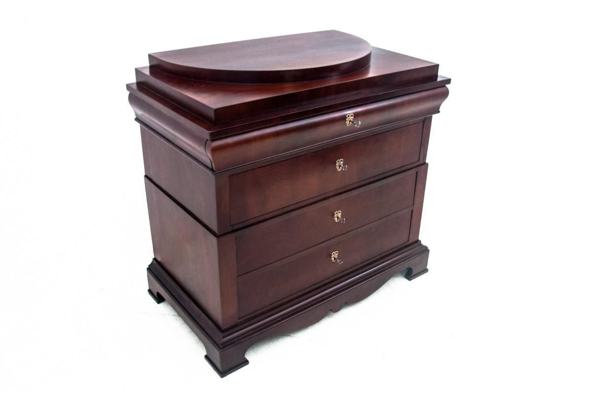 Commode ancienne en acajou, Europe du Nord, fin du XIXe siècle. en vente
