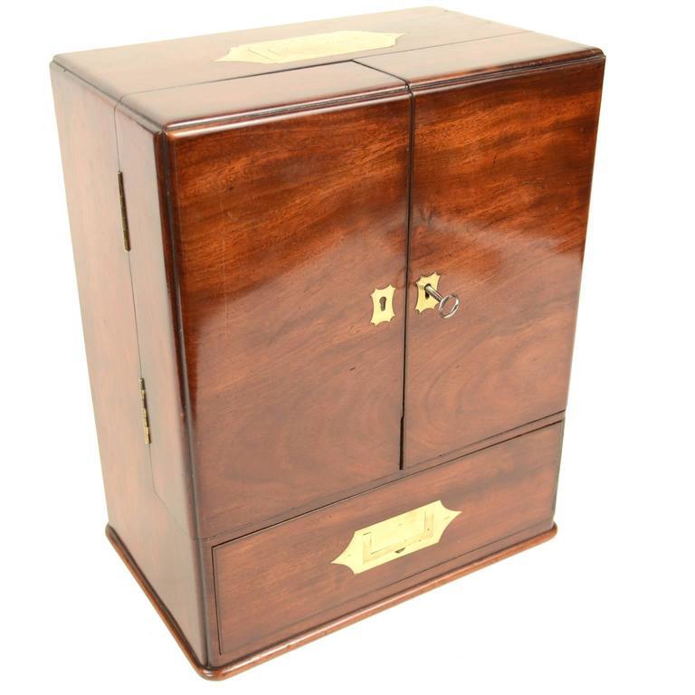 Mahogany Apothecary Cabinet, Brass Handle and Brass Hinges In Good Condition In Milan, IT