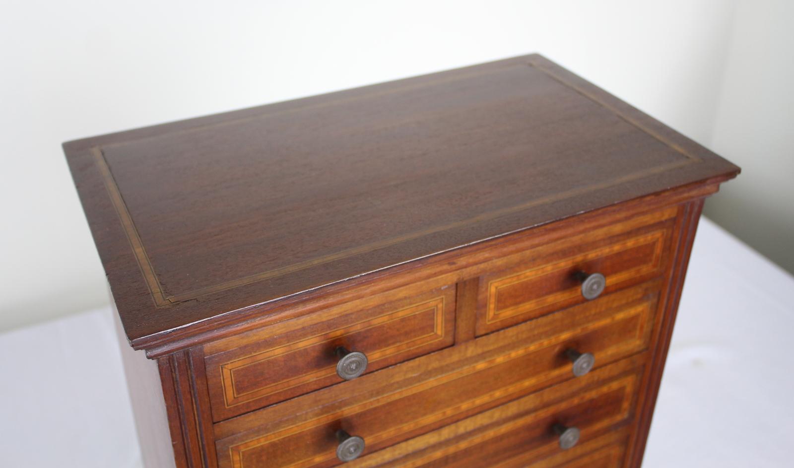Mahogany Apprentice Chest, Satinwood Inlay In Good Condition For Sale In Port Chester, NY