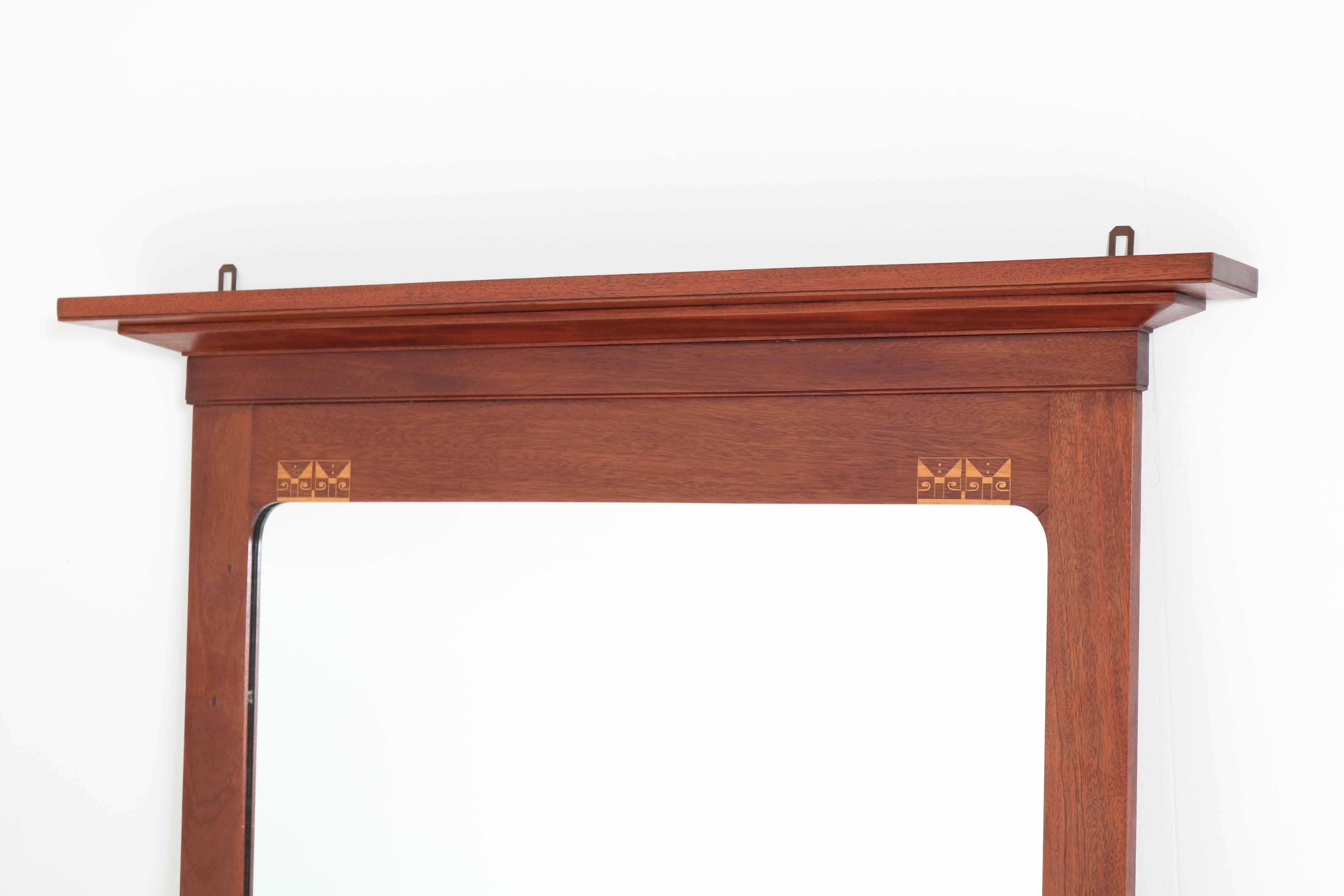Elegant and rare Art Nouveau Arts & Crafts mirror.
Design by J.M. Middelraad voor Pander.
Striking Dutch design from the 1900s.
Solid mahogany with original inlay.
Marked with metal tag Pander.
In good original condition with minor wear