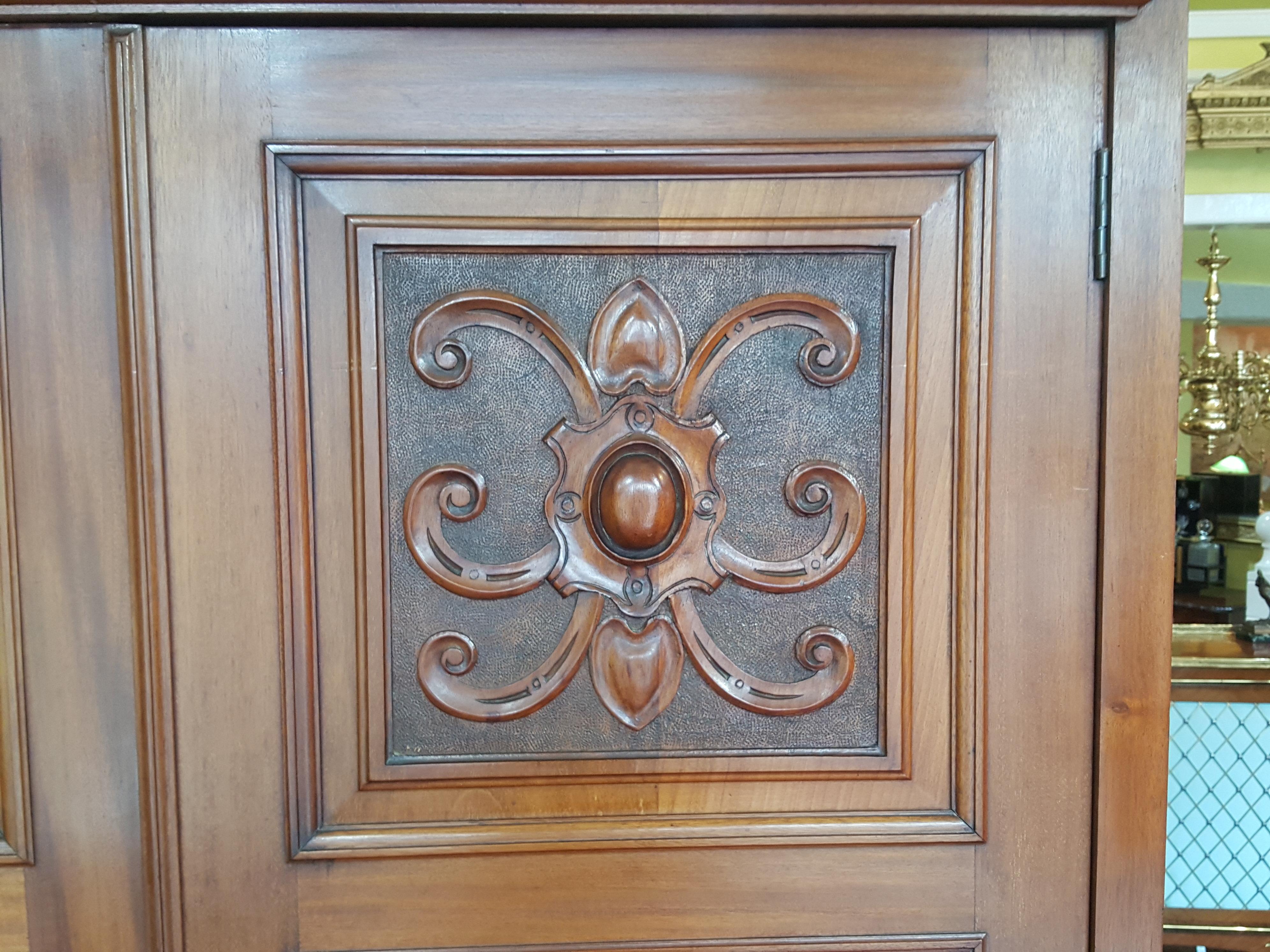 Accappatoio da sala in mogano Arts and Crafts con interno attrezzato per guanti, bastoni e specchio - Smart and Brown - Nottingham - 45 