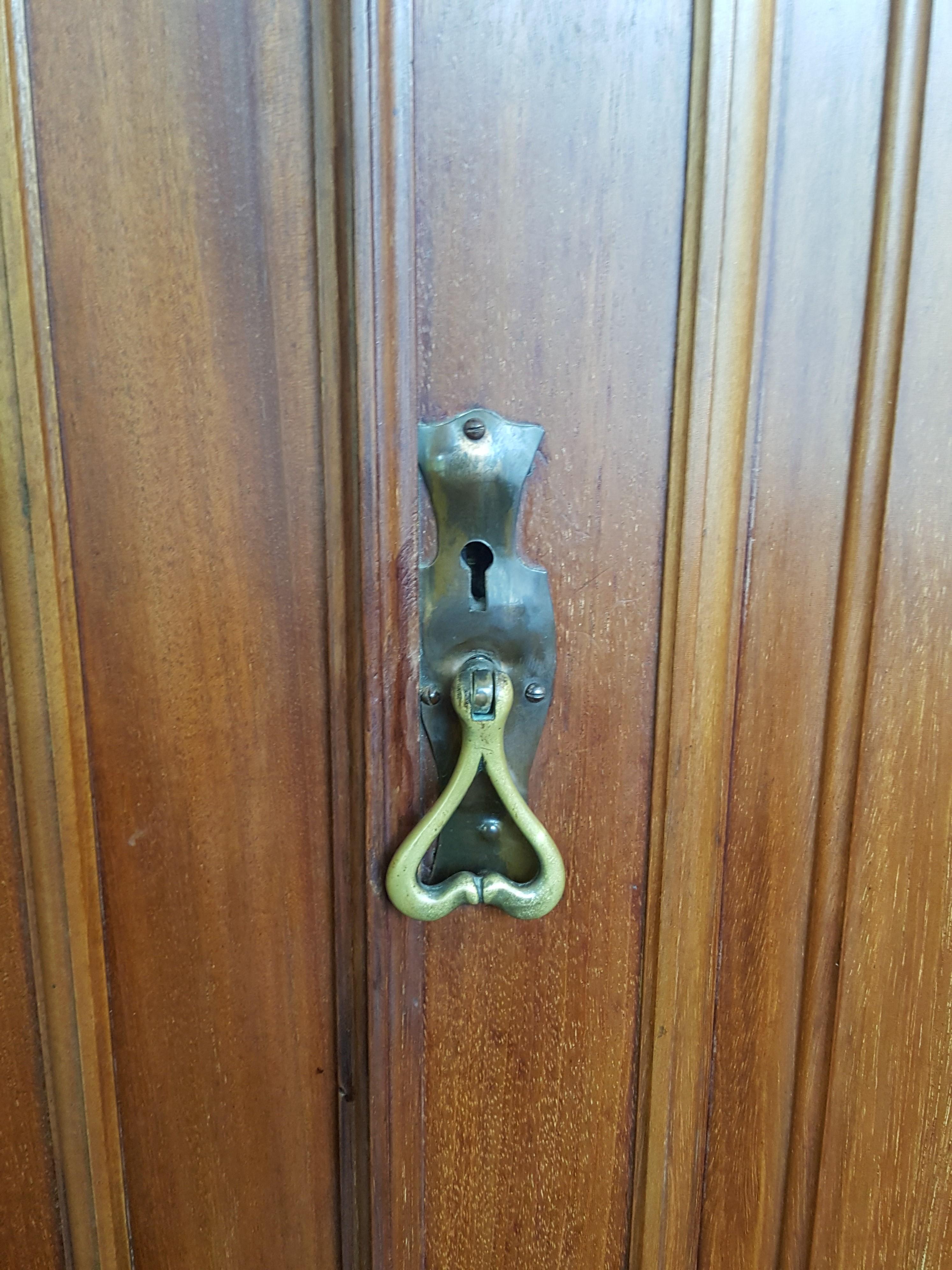 Inizio XX secolo Accappatoio da sala in mogano Arts and Crafts in vendita