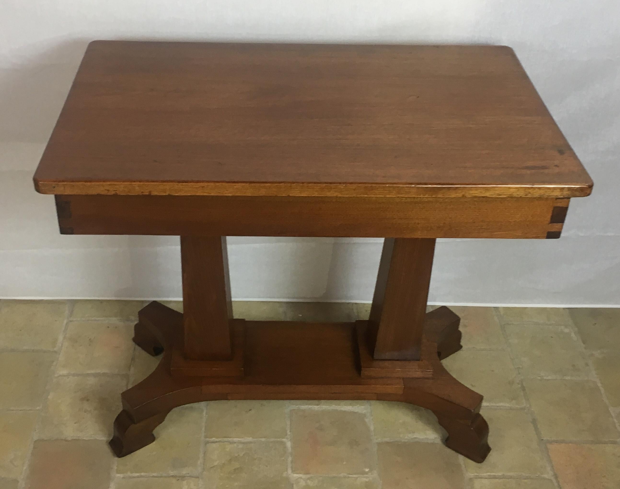 American Arts & Crafts Era Mahogany Side Table or Small Desk In Good Condition For Sale In Miami, FL