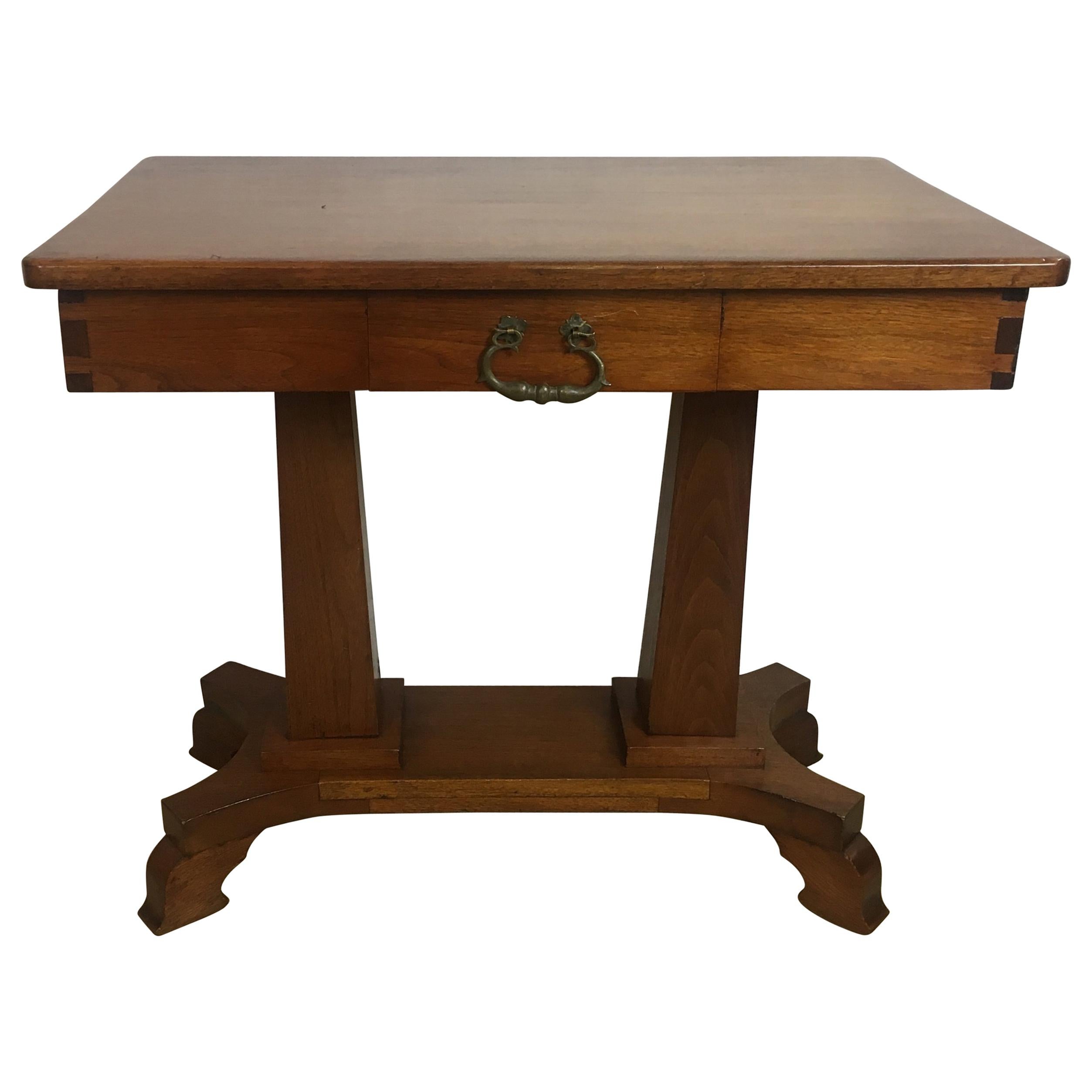 Table d'appoint ou petit bureau en acajou d'époque Arts & Crafts américaine en vente