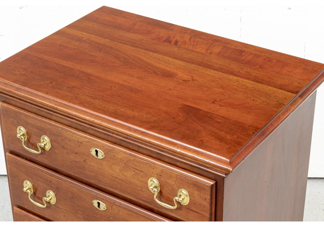 Mahogany Bachelor Chest By Statton Trutype Americana In Fair Condition For Sale In Bridgeport, CT