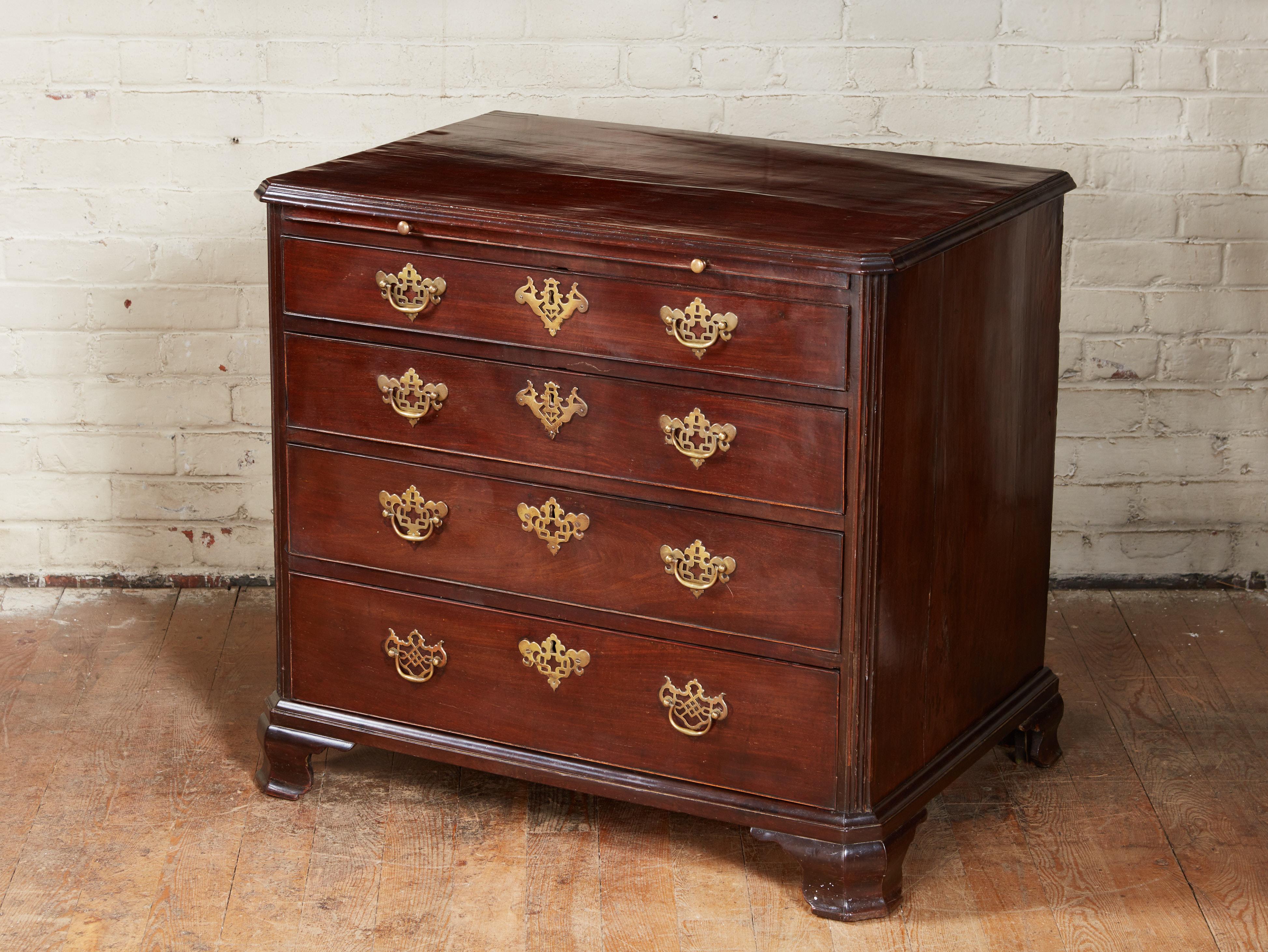 Fine 18th century mahogany bachelor's chest having molded top over four graduated drawers, the canted corners with fluted pilasters and standing on original ogee bracket feet, the whole in richly grained and nicely patinated timber.