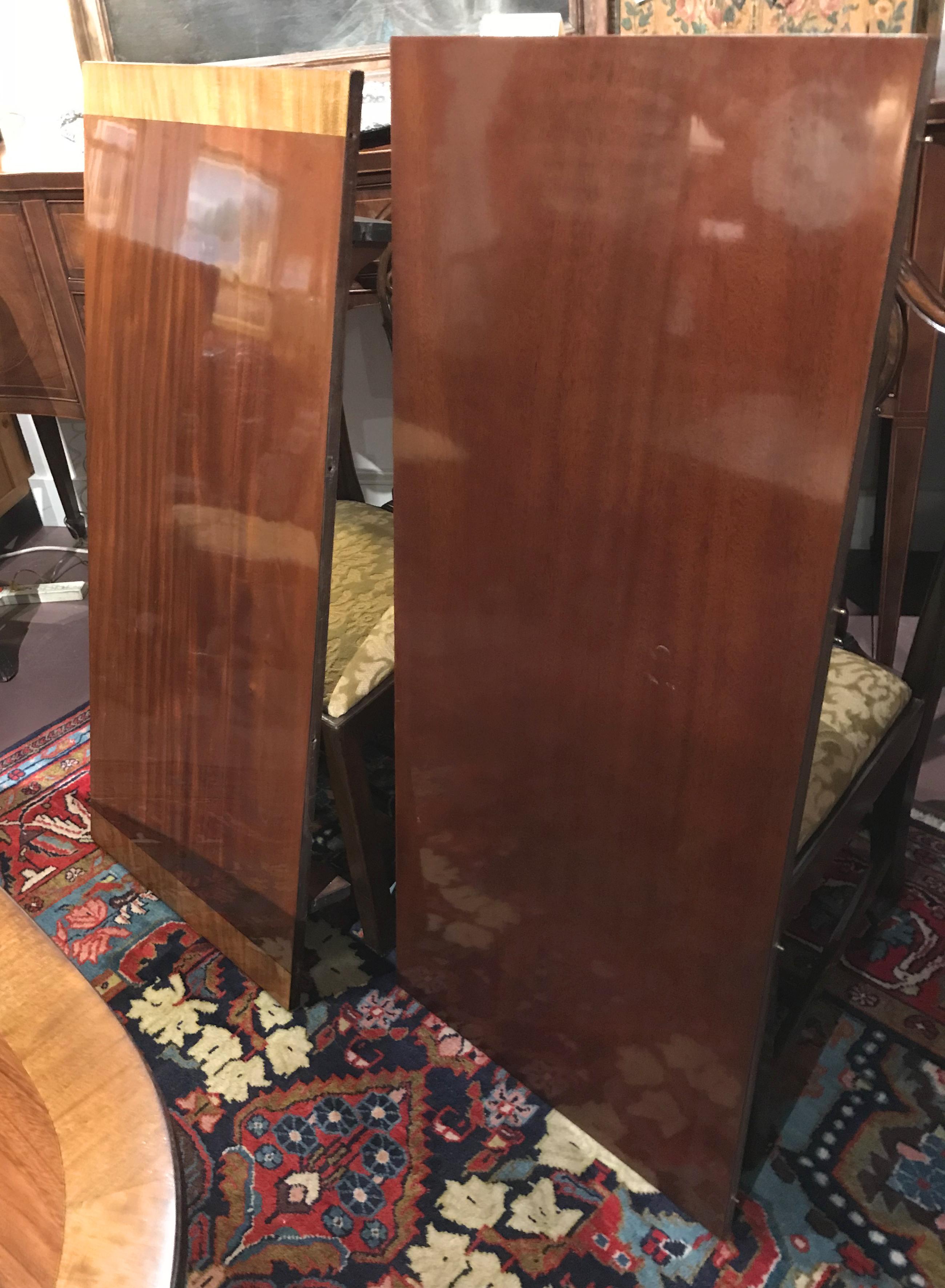 20th Century Mahogany Banded Double Pedestal Dining Table by Kaplan for Beacon Hill