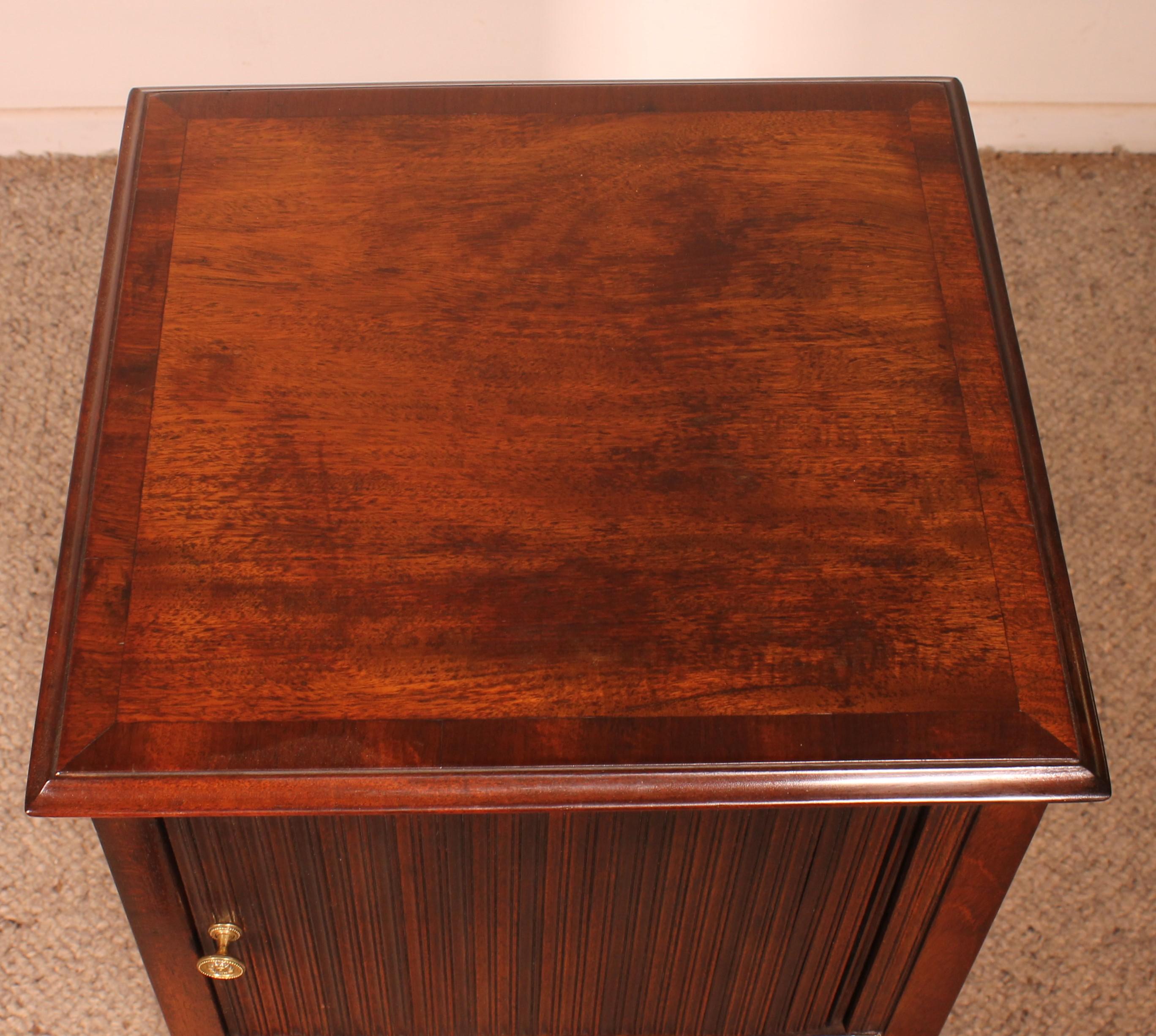 Mahogany Bedside Table - 18th Century For Sale 4