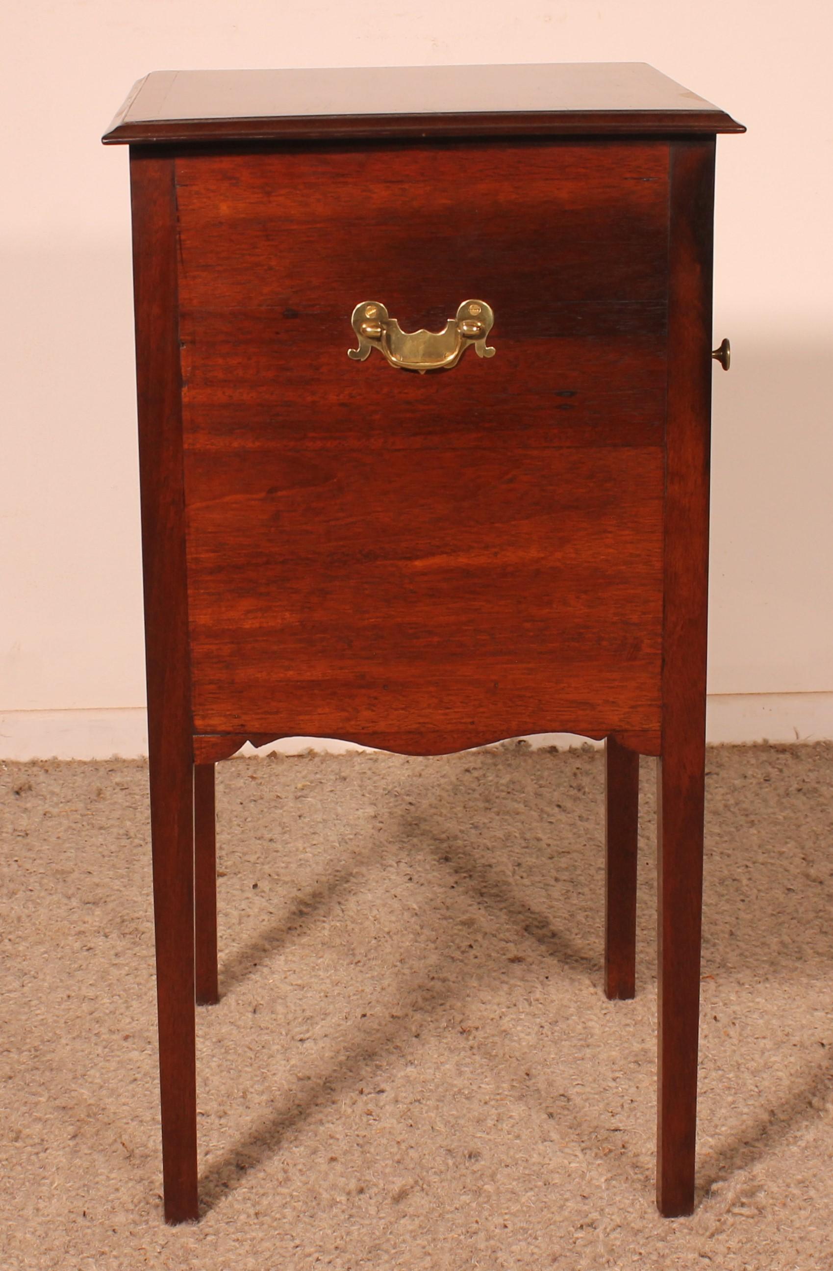 Mahogany Bedside Table - 18th Century In Good Condition For Sale In Brussels, Brussels
