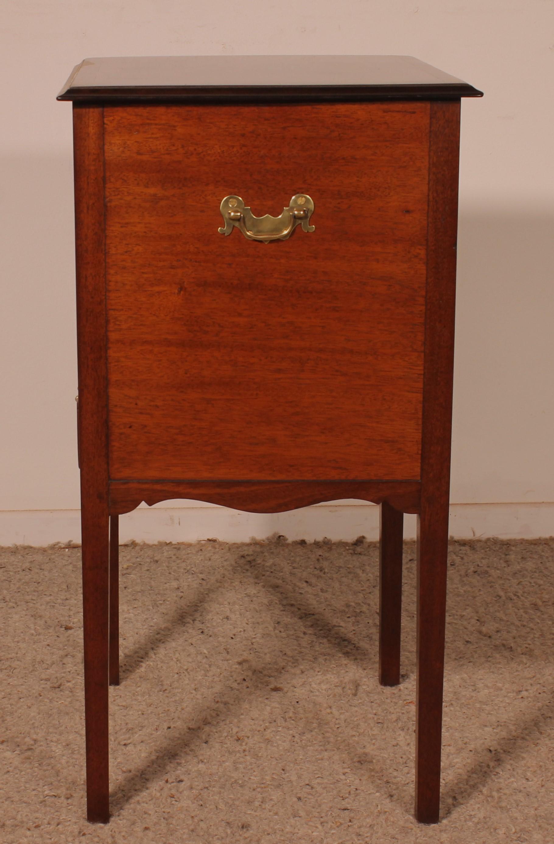 Mahogany Bedside Table - 18th Century For Sale 1