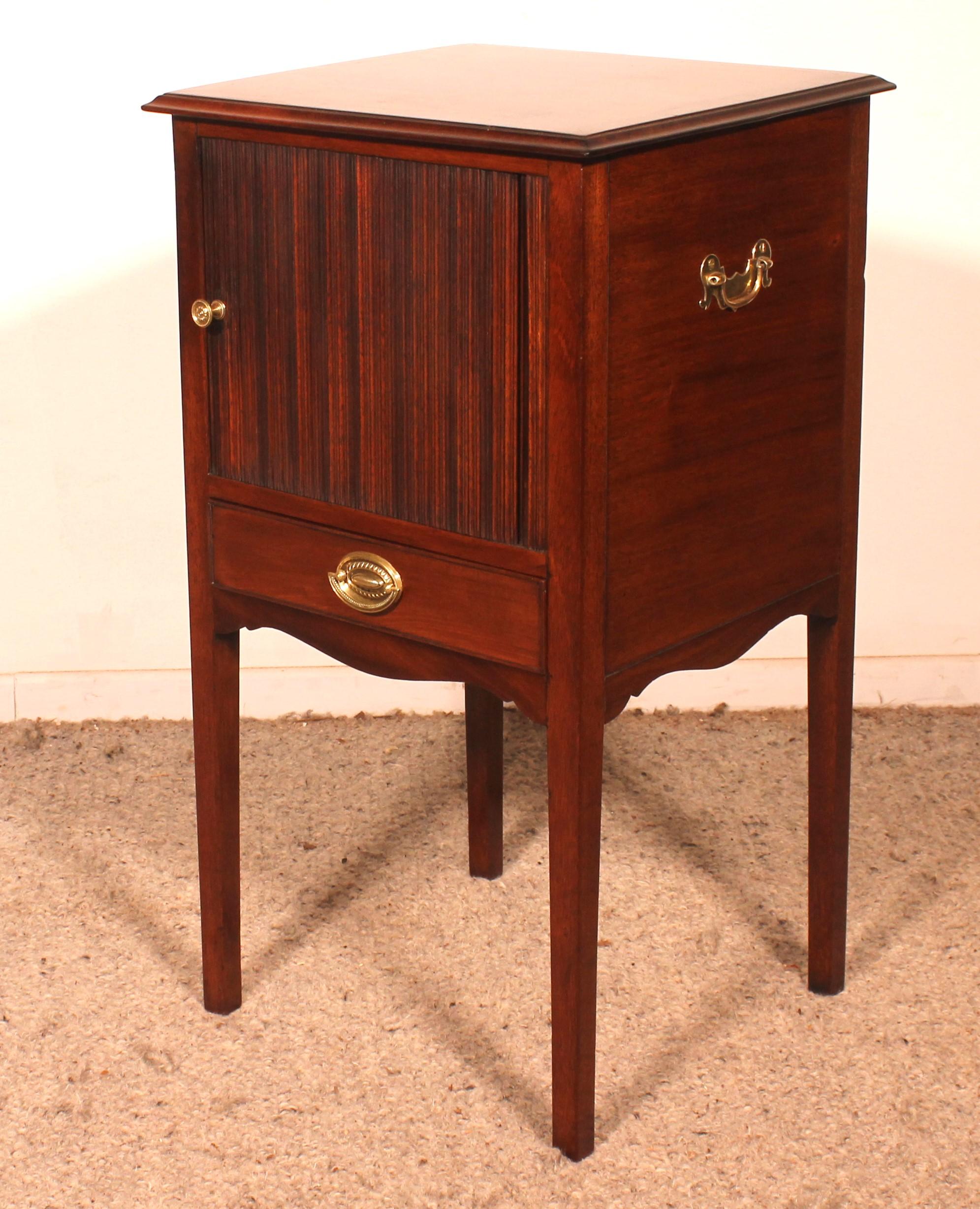 Mahogany Bedside Table - 18th Century For Sale 2