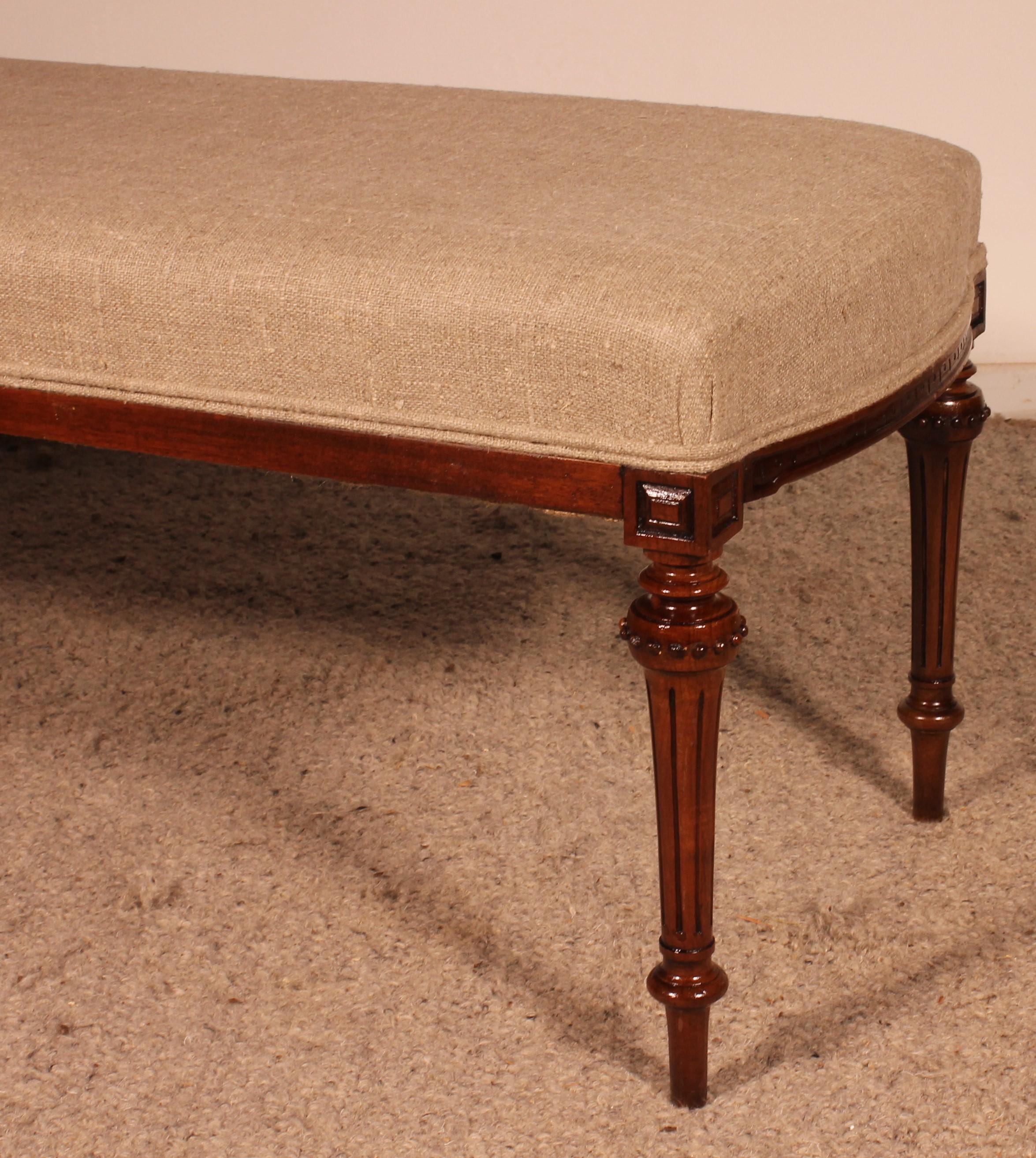 Mahogany Bench From The 19th Century Covered With A Linen Fabric In Good Condition For Sale In Brussels, Brussels