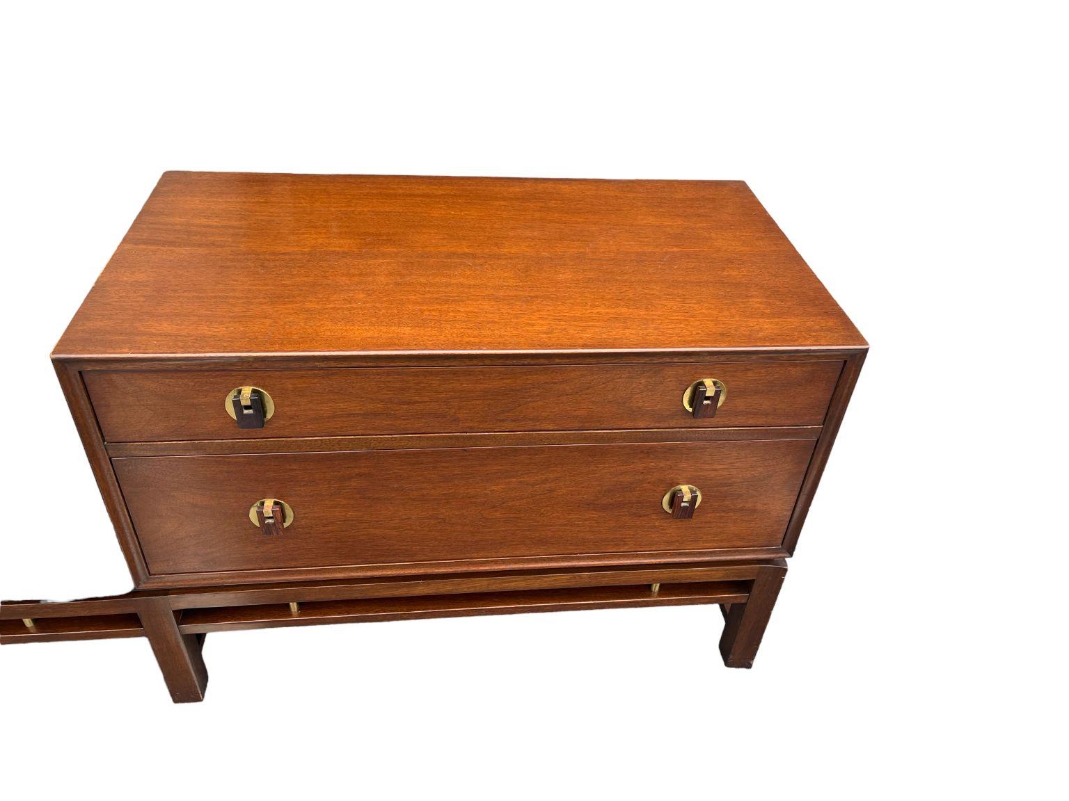 Mahogany Bench Table by Edward Wormley for Dunbar C. 1950 In Good Condition For Sale In Bernville, PA