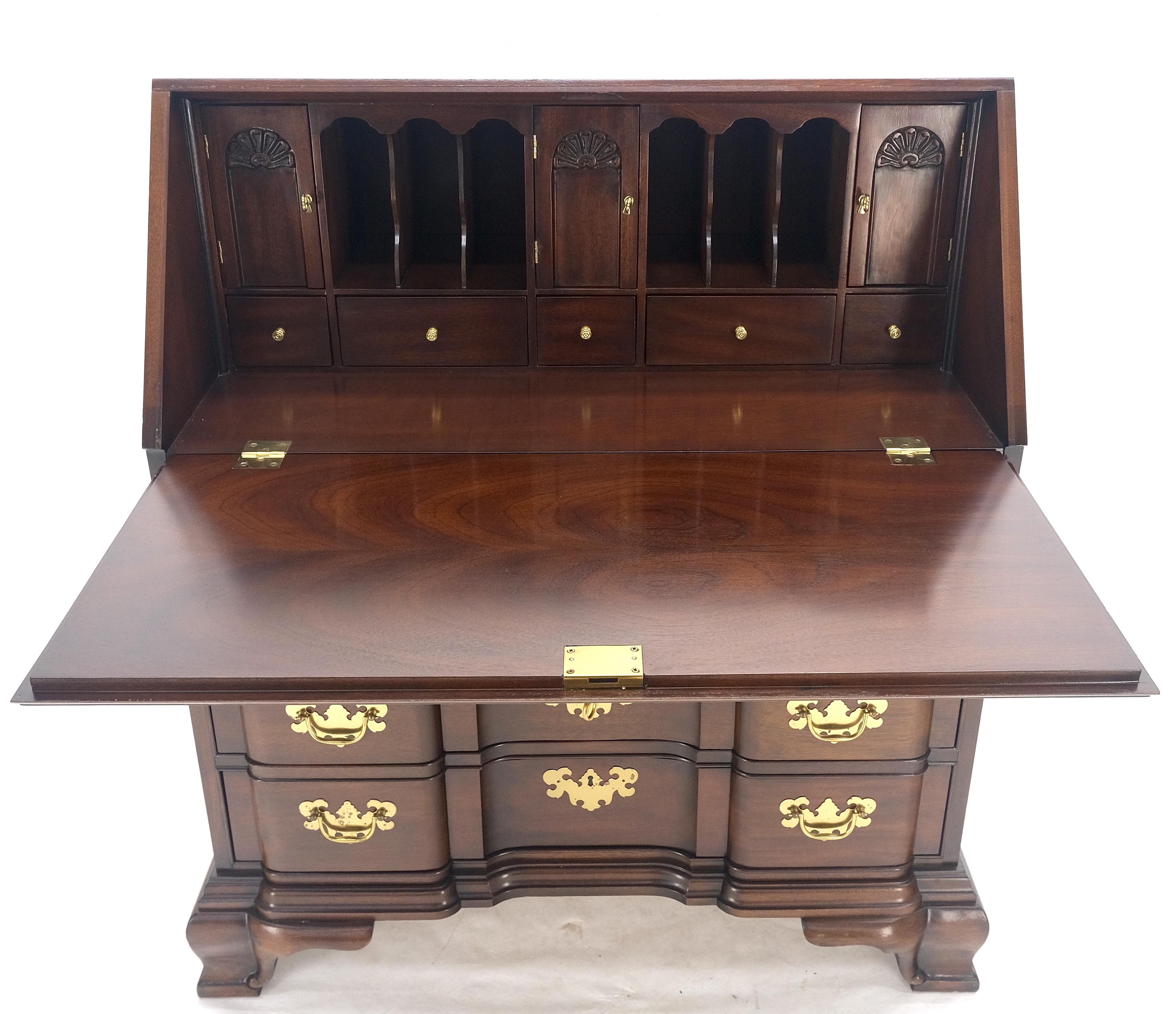 Mahagoni Block Front Drop Desk Sekretär Bracket Foot 4 Schubladen Kommode MINT! (Chippendale) im Angebot