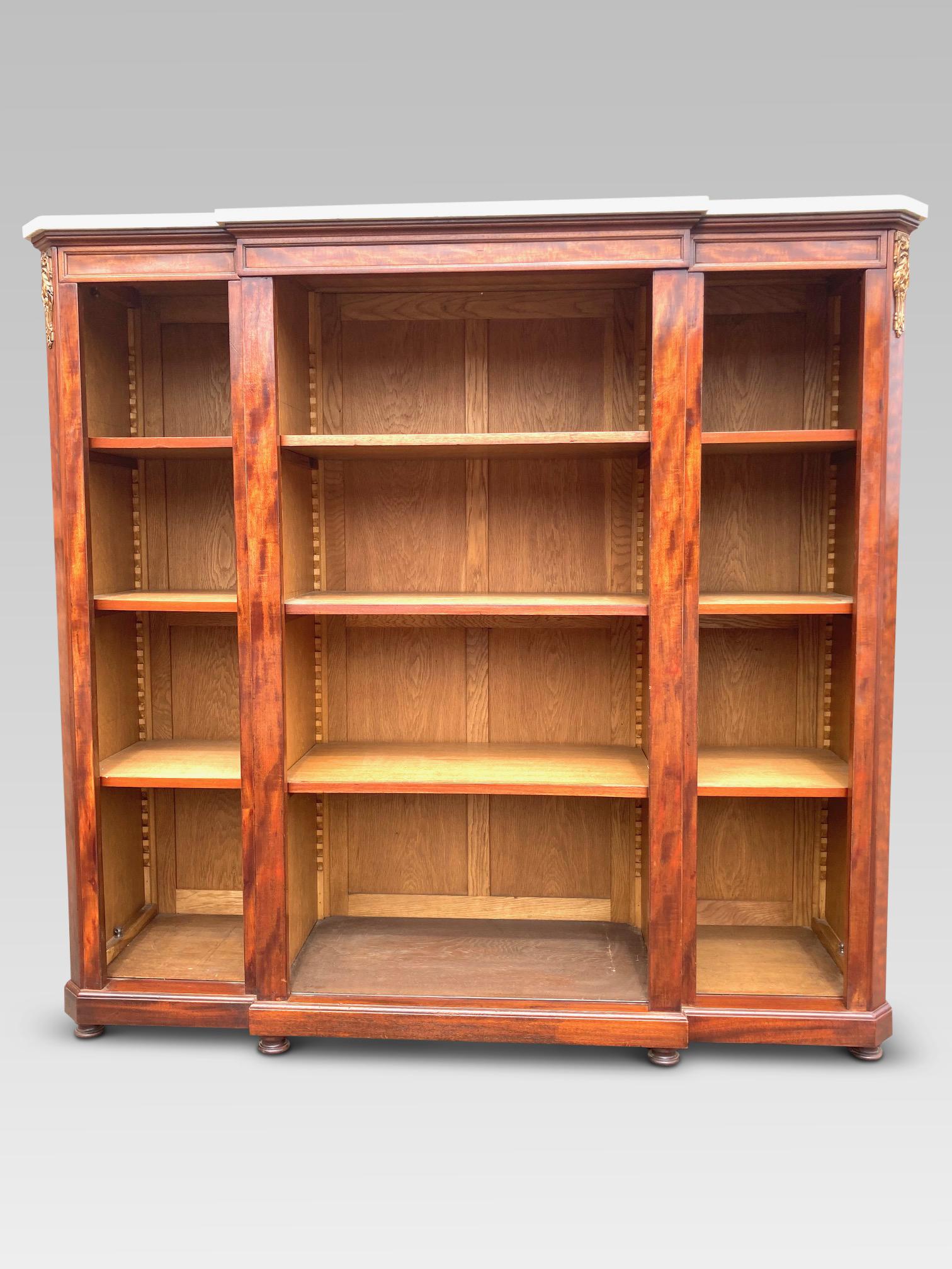 Fine quality mahogany bookcase, French, circa 1880
This bookcase is in excellent condition. The mahogany is well polished and retains a good color and patina. The marble top is in original undamaged condition with no chips or repairs. There are 9