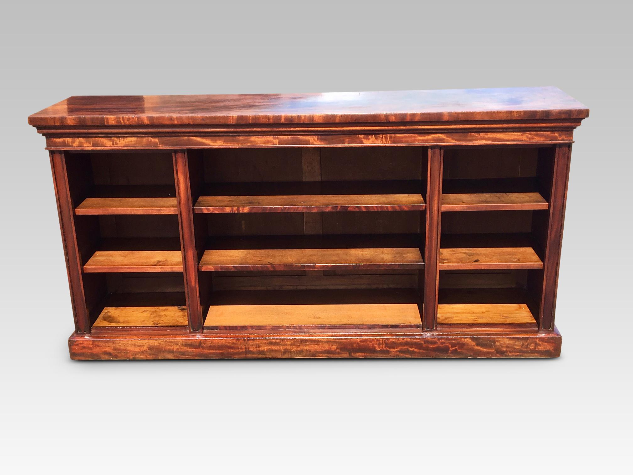Fine quality figured mahogany open bookcase from the early 19th century, circa 1830
This style of antique bookcase is very desirable,  being both long and low in design.
A substantial and most useful bookcase, hand made by English craftsmen and