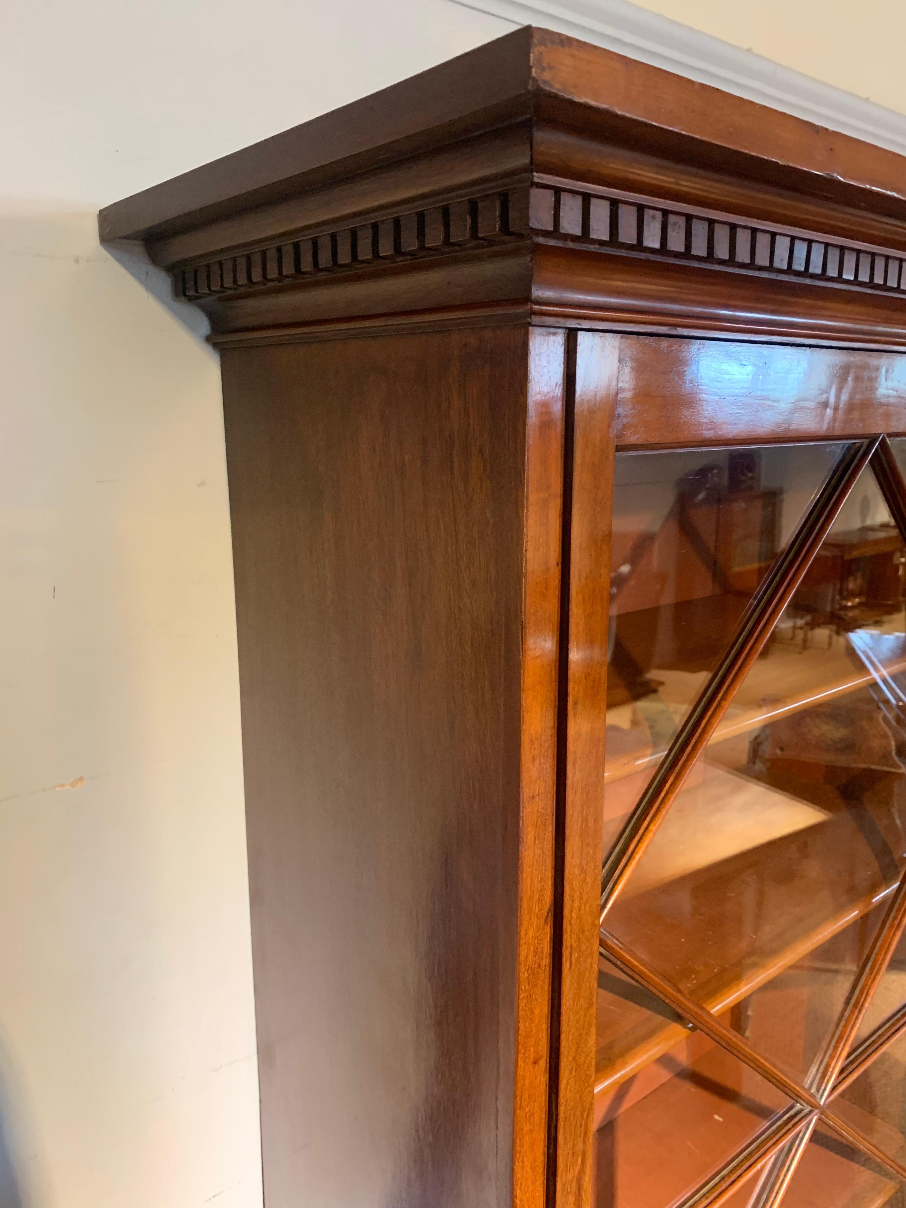 Very neat sized mid Victorian walnut writing table 

Dating to circa 1860s, with 2 single drawers, original leather insert 

This piece has been through our workshops been cleaned / polished and is ready to be placed in your home..

Measures: