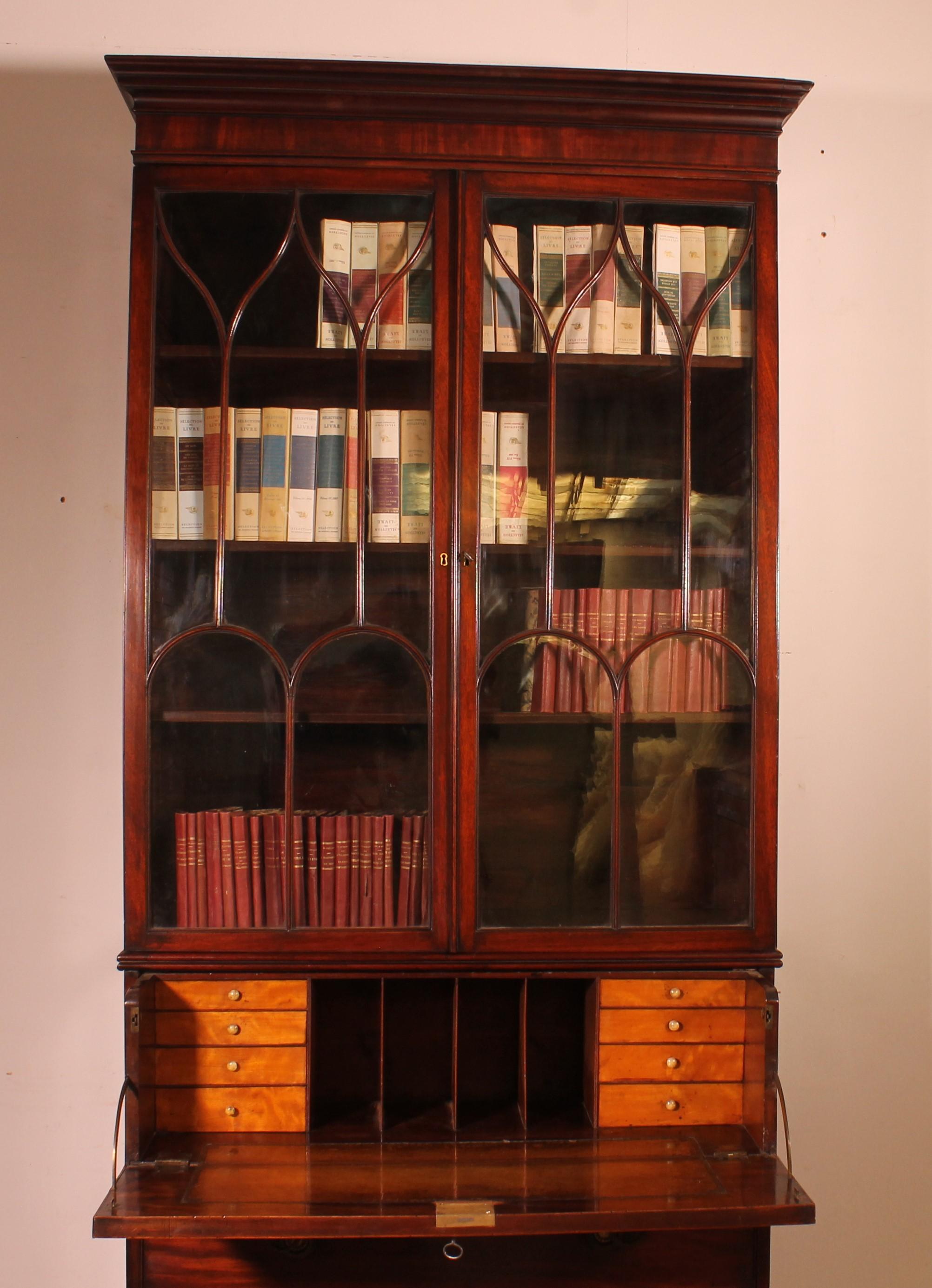 Libreria in mogano con segretaria - 18° secolo in vendita 1