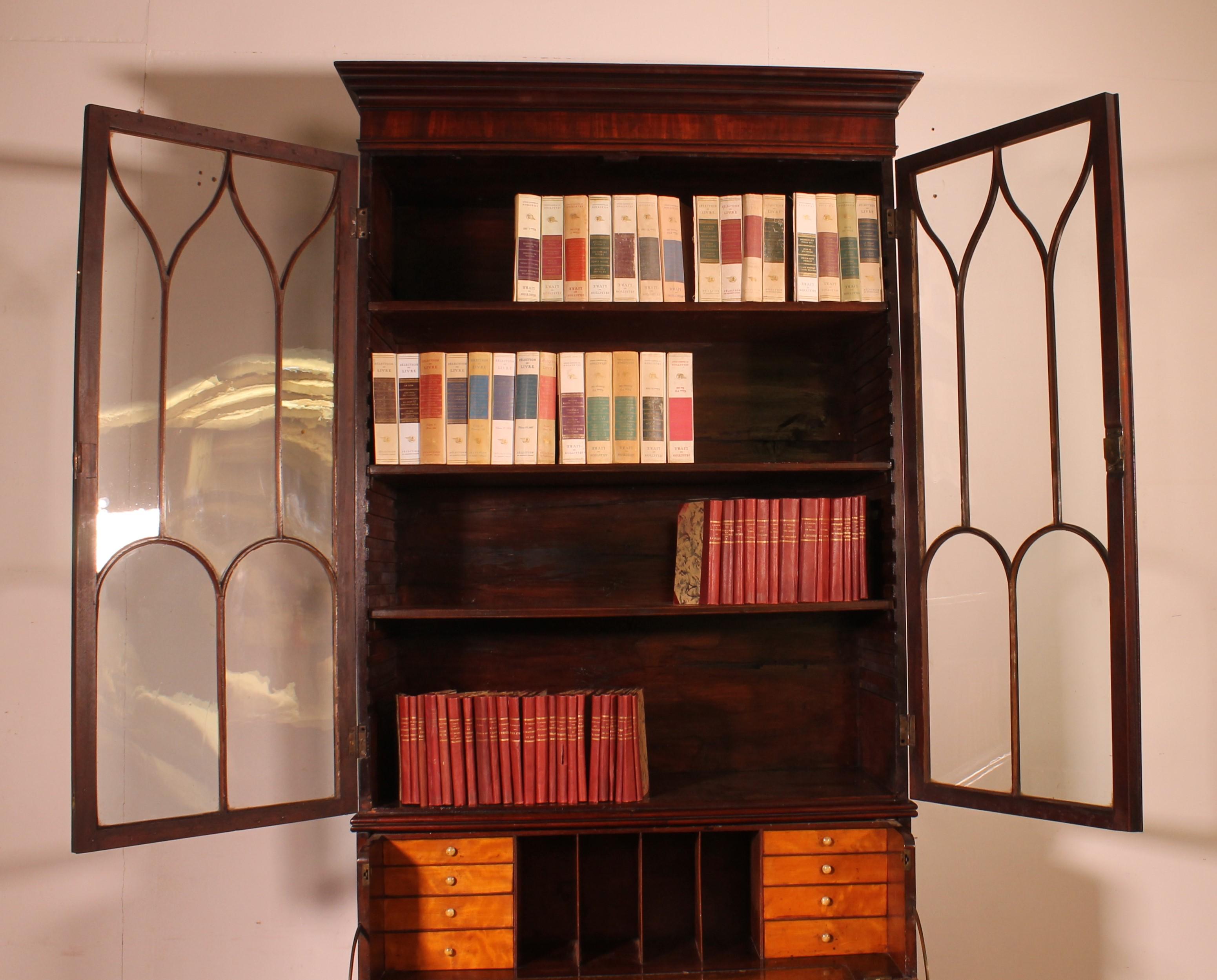 Libreria in mogano con segretaria - 18° secolo in vendita 2