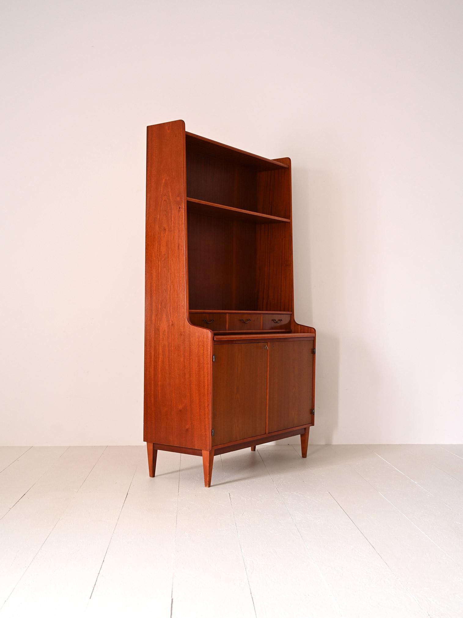 Mahogany bookcase with storage space In Good Condition For Sale In Brescia, IT