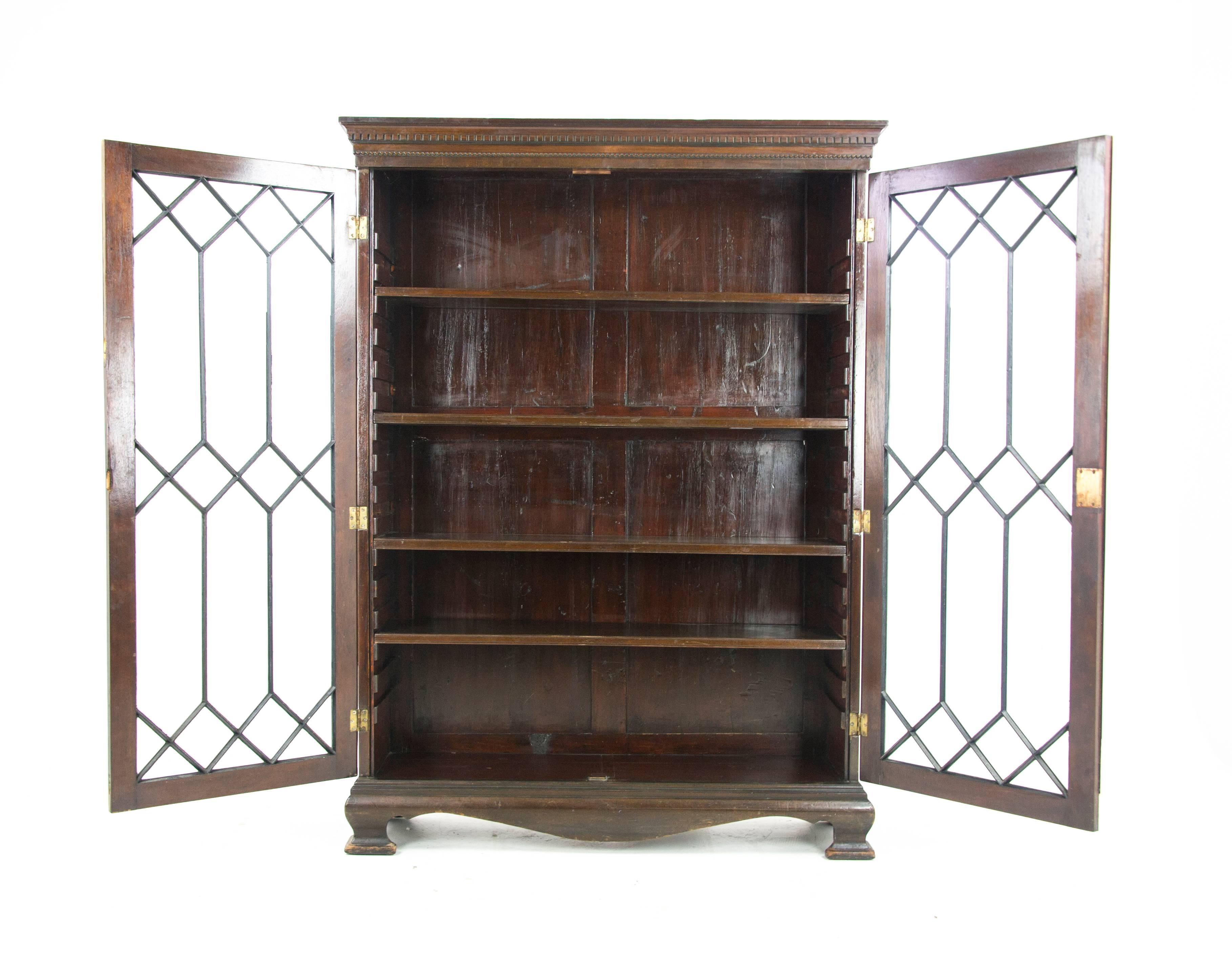 Walnut bookcase, antique display cabinet, astragal glass, Scotland, 1890, antique furniture

Scotland 1890
Solid Walnut construction
Original finish
Rectangular top with dentil cornice
Pair of glazed astragal doors
Interior has four slide out