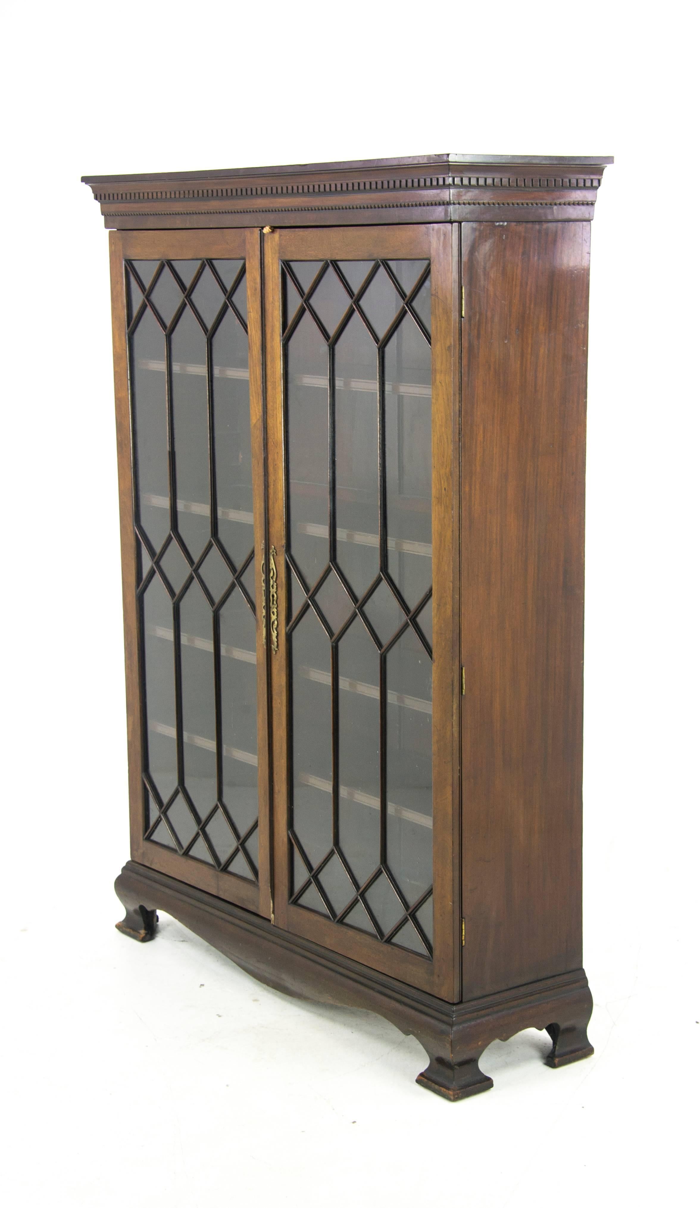 Walnut Bookcase, Antique Display Cabinet, Astragal Glass, Scotland, 1890 In Good Condition In Vancouver, BC