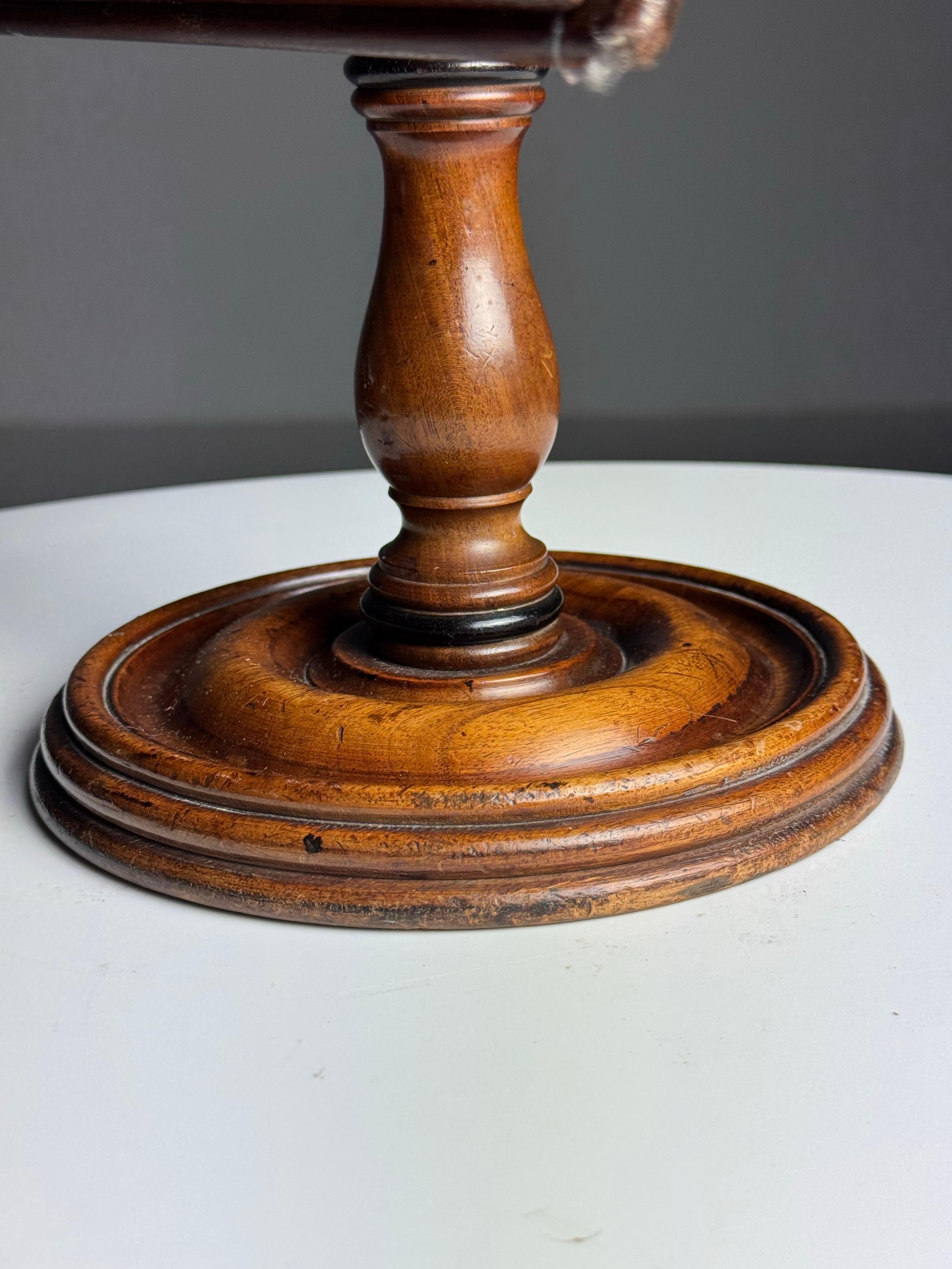 Mahogany bookstand 19th century For Sale 6